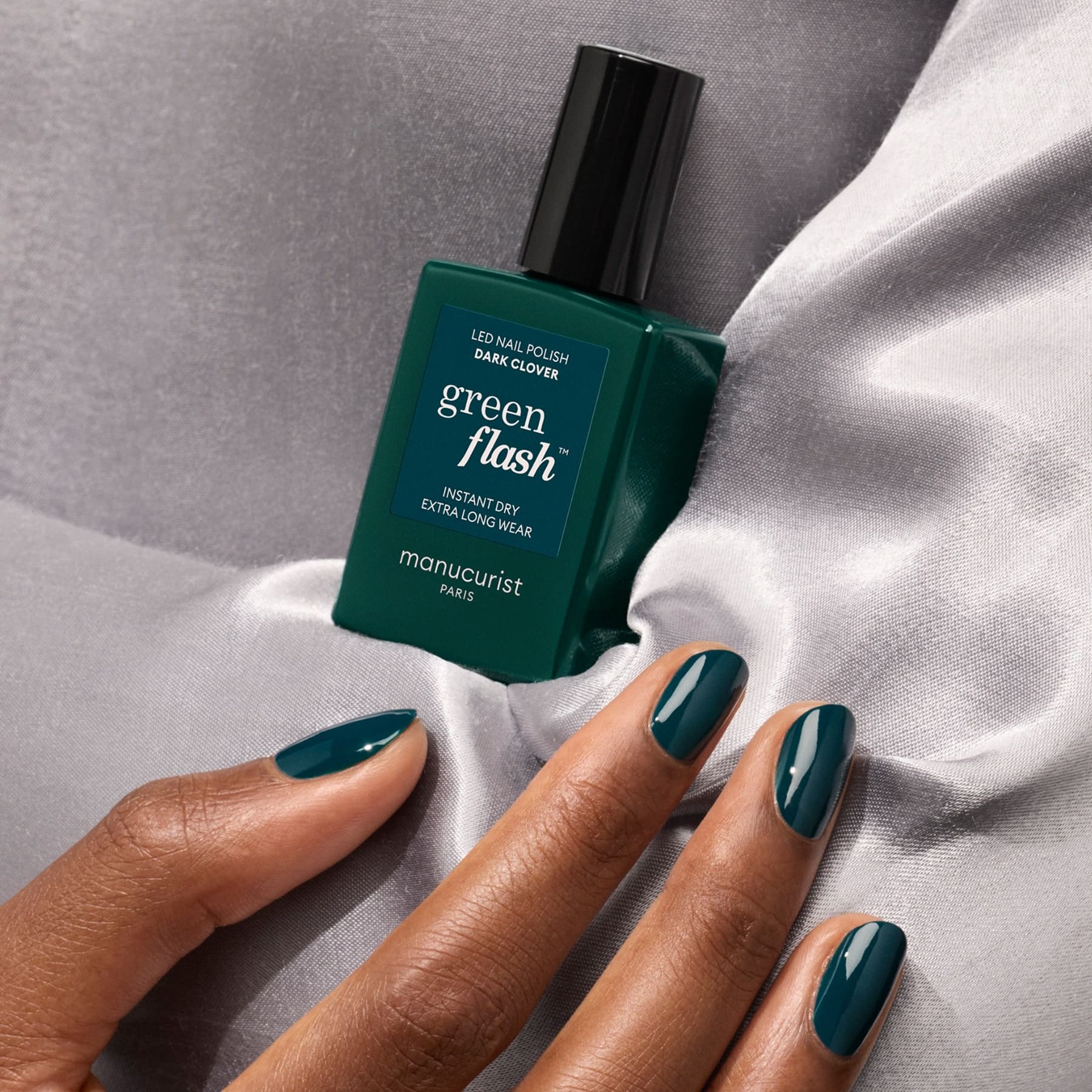manicurist-green-flash-vernis-semi-permanent-dark-clover-bleu-canard image 4