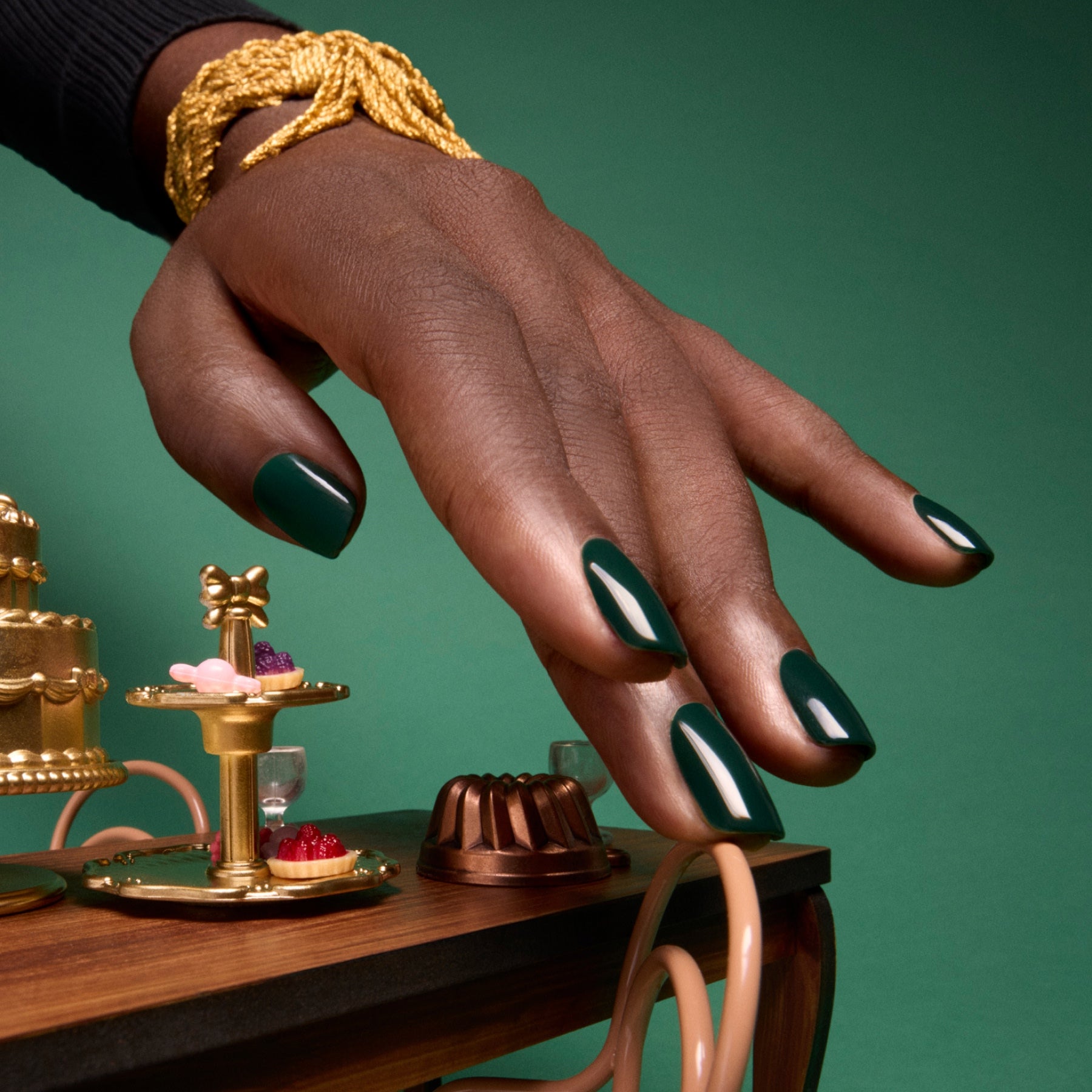 manicurist-green-flash-vernis-semi-permanent-emerald-vert-sapin image 2