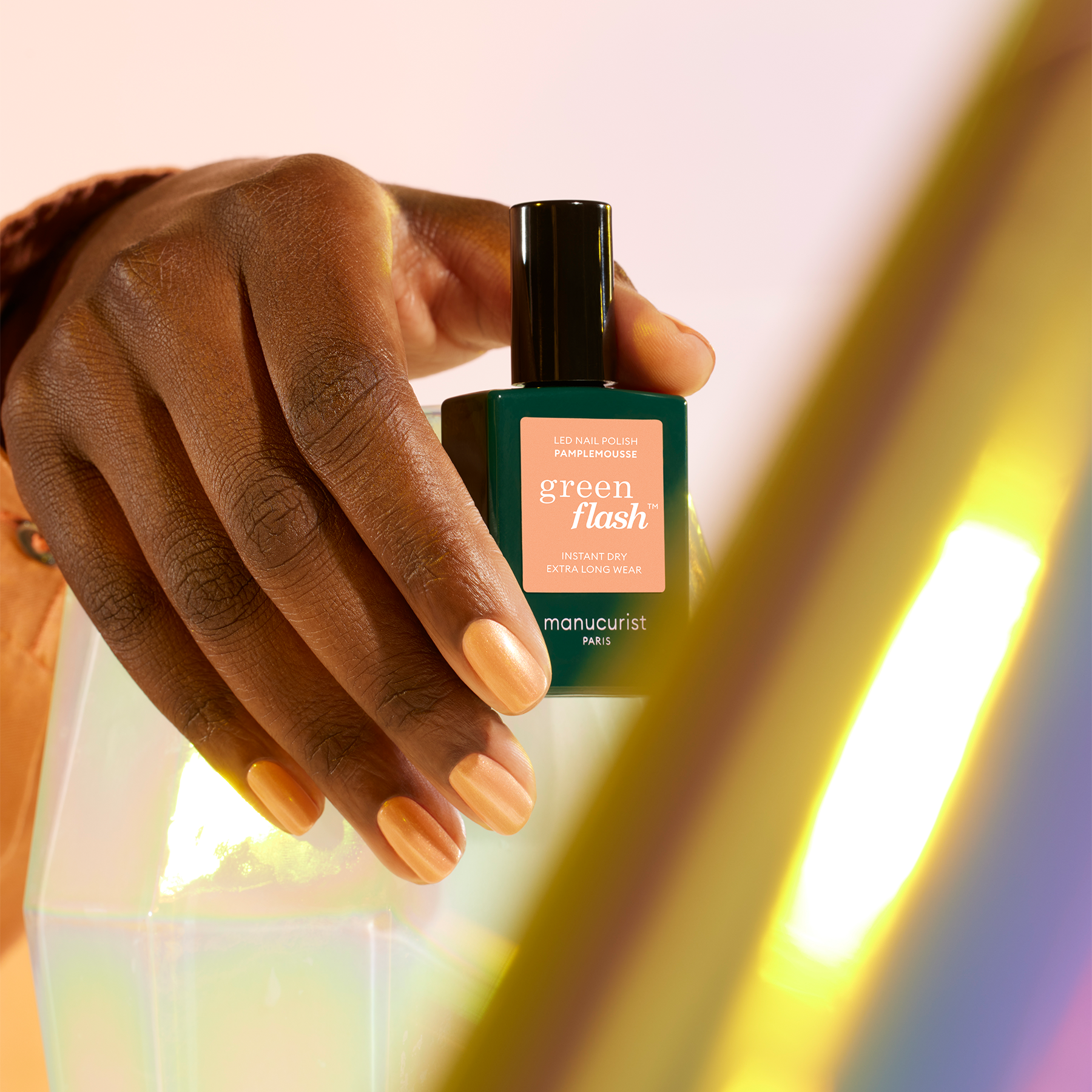 manucurist-green-flash-pamplemousse-semi-permanent-orange-nacr image 2
