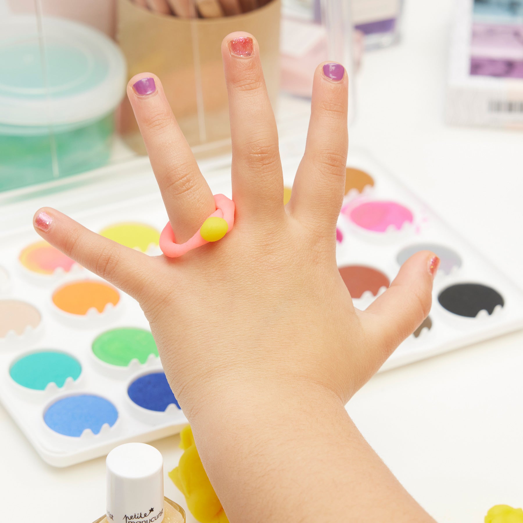 manucurist-petite-coffret-vernis-enfant-betty-stella-scarlett-paillet image 2