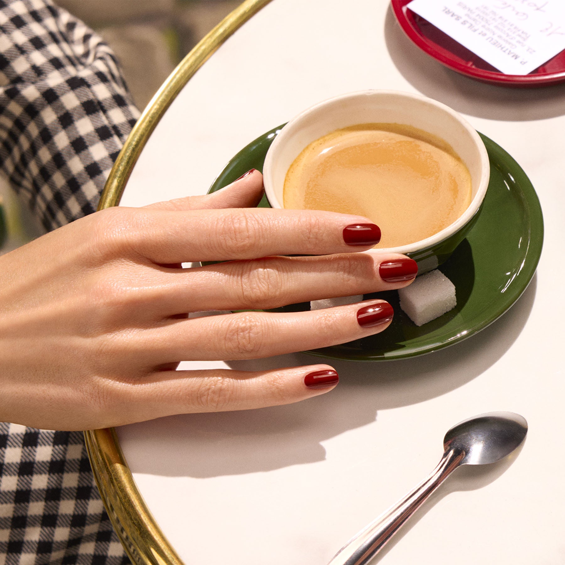 manicurist-green-flash-boh-me-semi-permanent-rouge-marron image 2