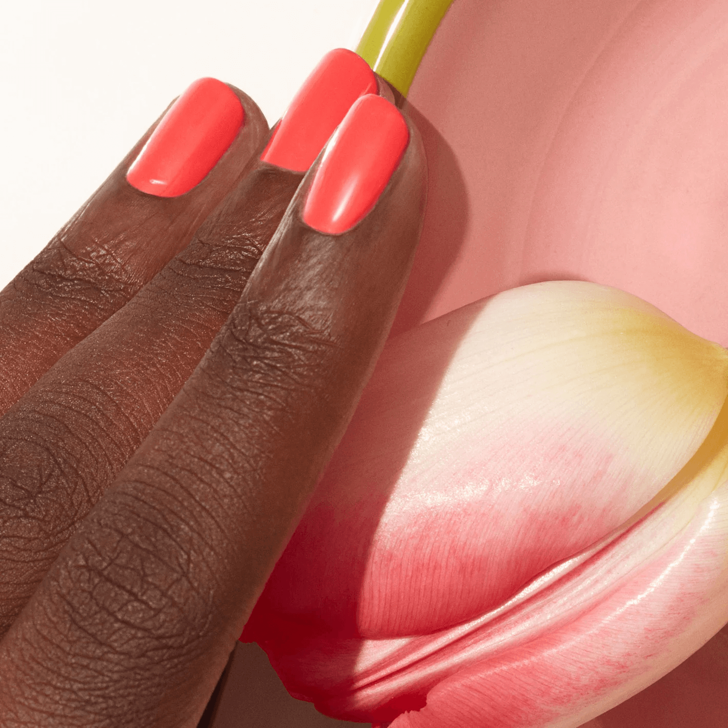 manucurist-green-flash-pulp-vernis-semi-permanent-rose-corail image 2