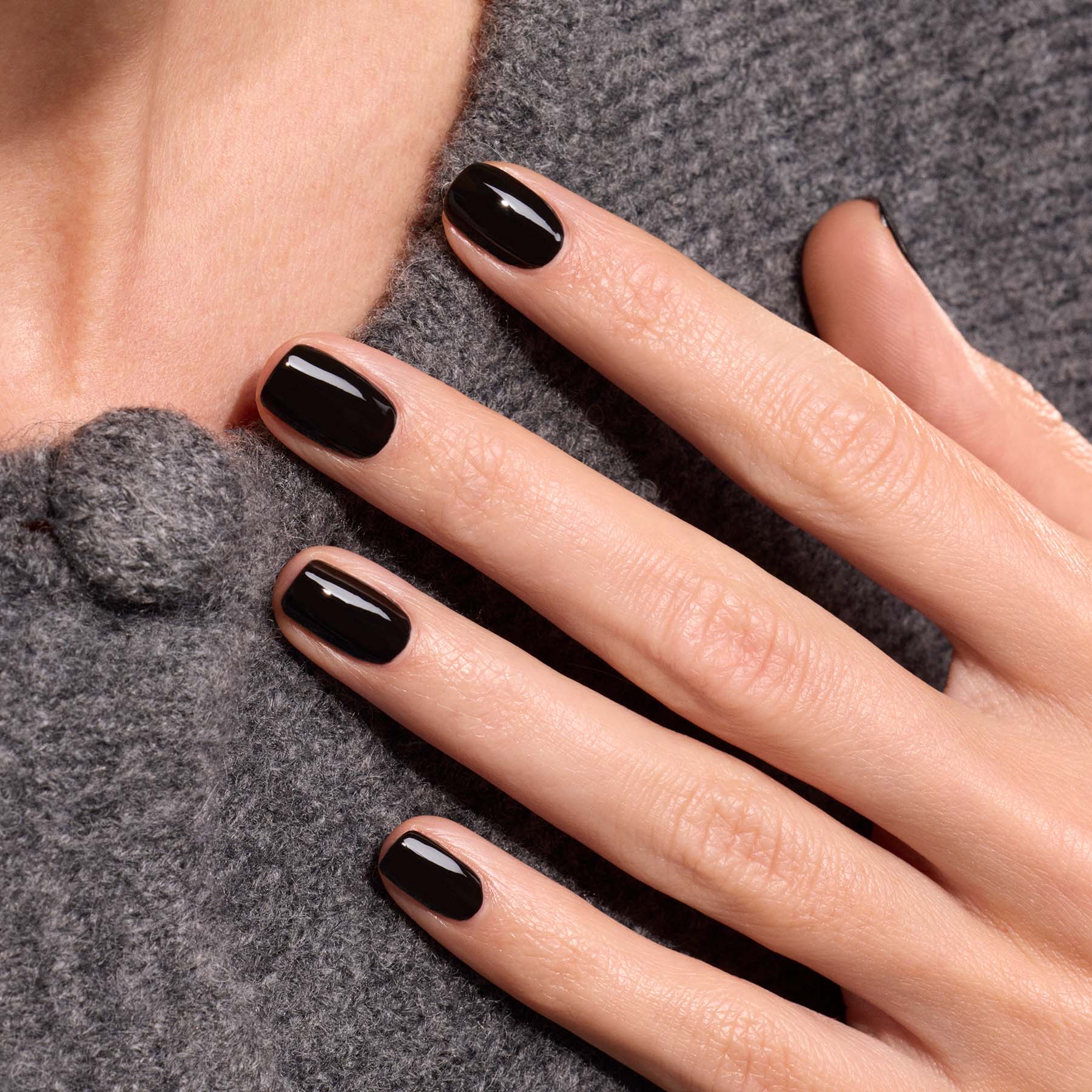 manicurist-green-flash-vernis-semi-permanent-licorice-noir-opaque image 4