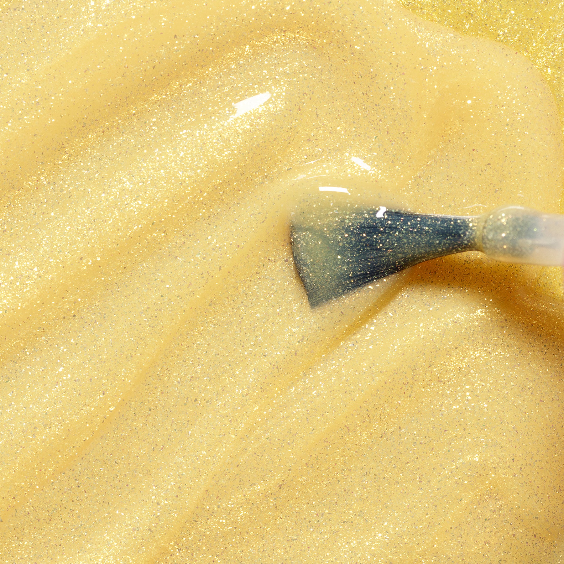 manicurist-pia-l-abeille-vernis-enfant-jaune-paillet-l-eau image 2