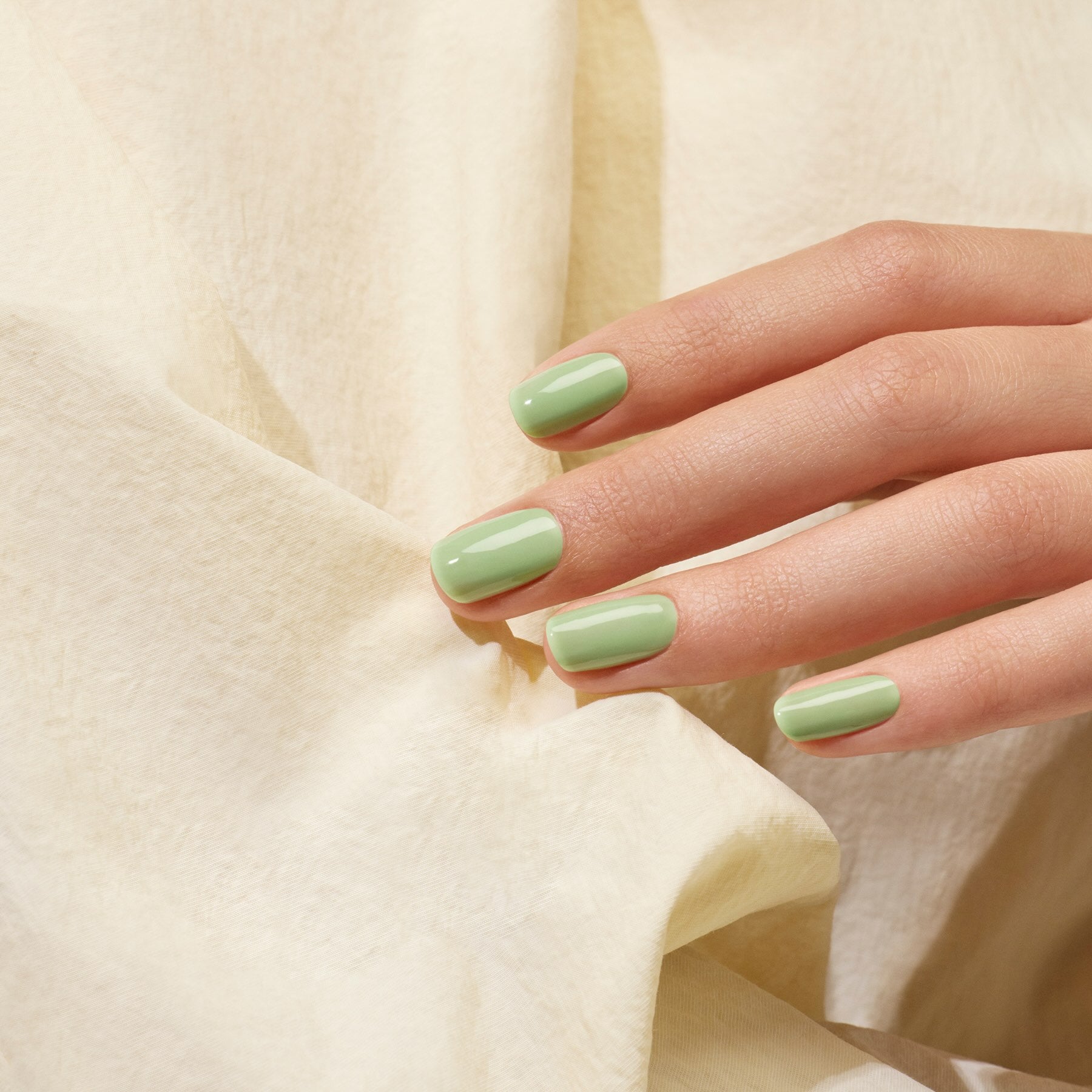 manicurist-green-flash-milky-matcha-vernis-semi-permanent-15ml-vert image 3