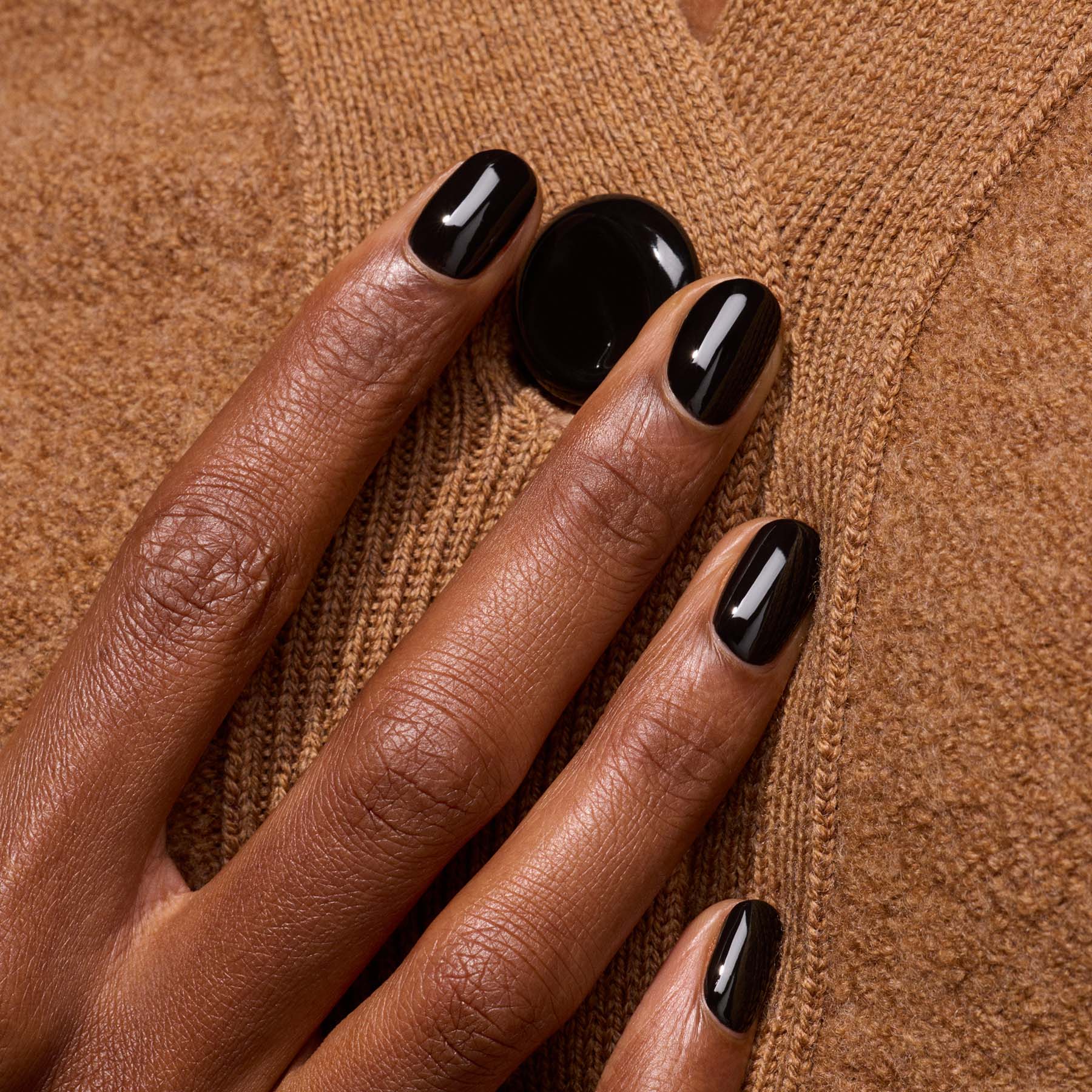 manicurist-green-flash-vernis-semi-permanent-licorice-noir-opaque image 2