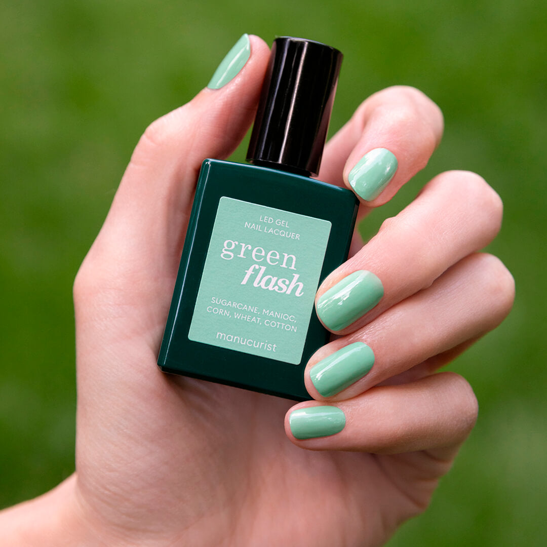 manucurist-green-flash-amande-semi-permanent-vert-menthe image 3