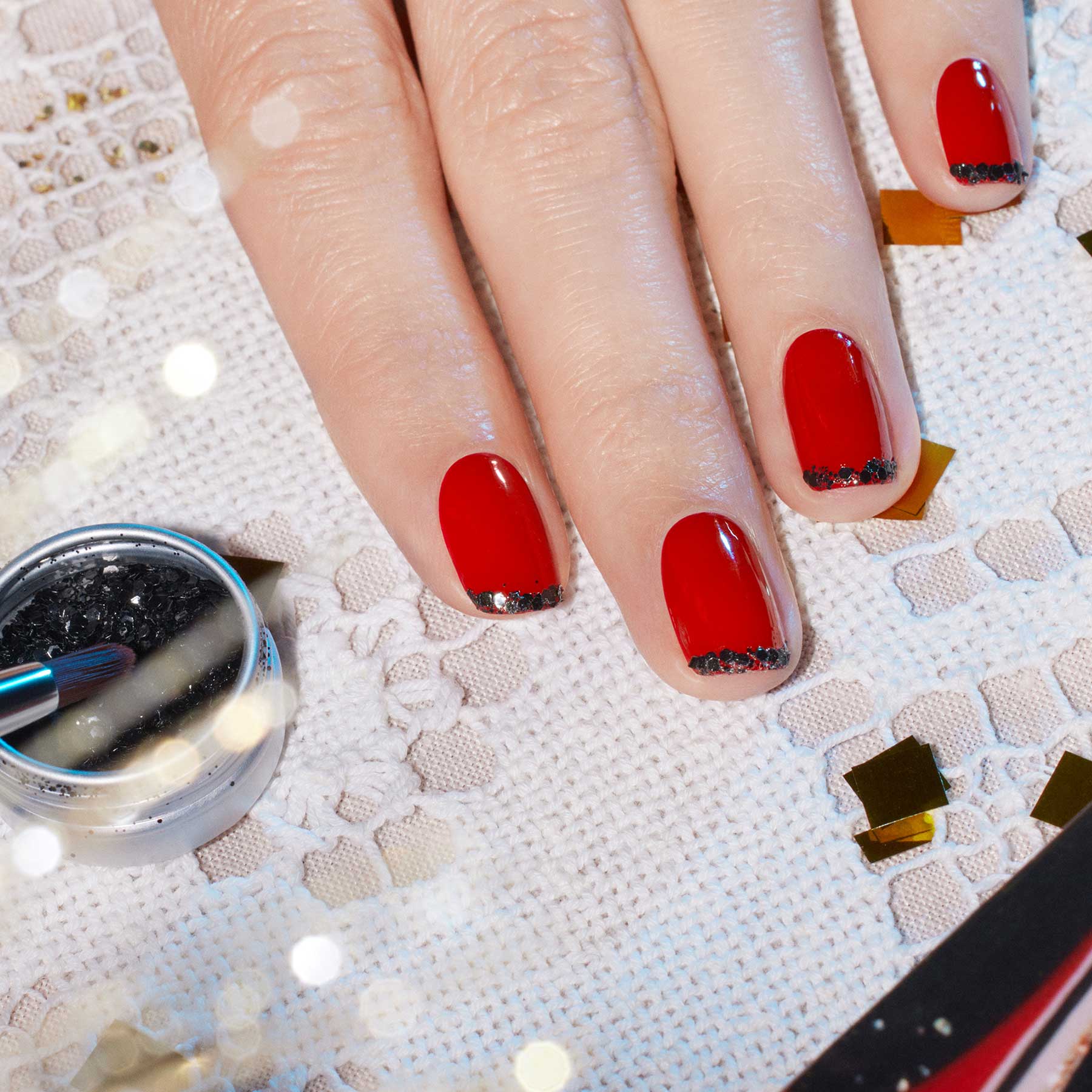 manicurist-black-diamond-paillettes-biod-gradables-ongles image 2