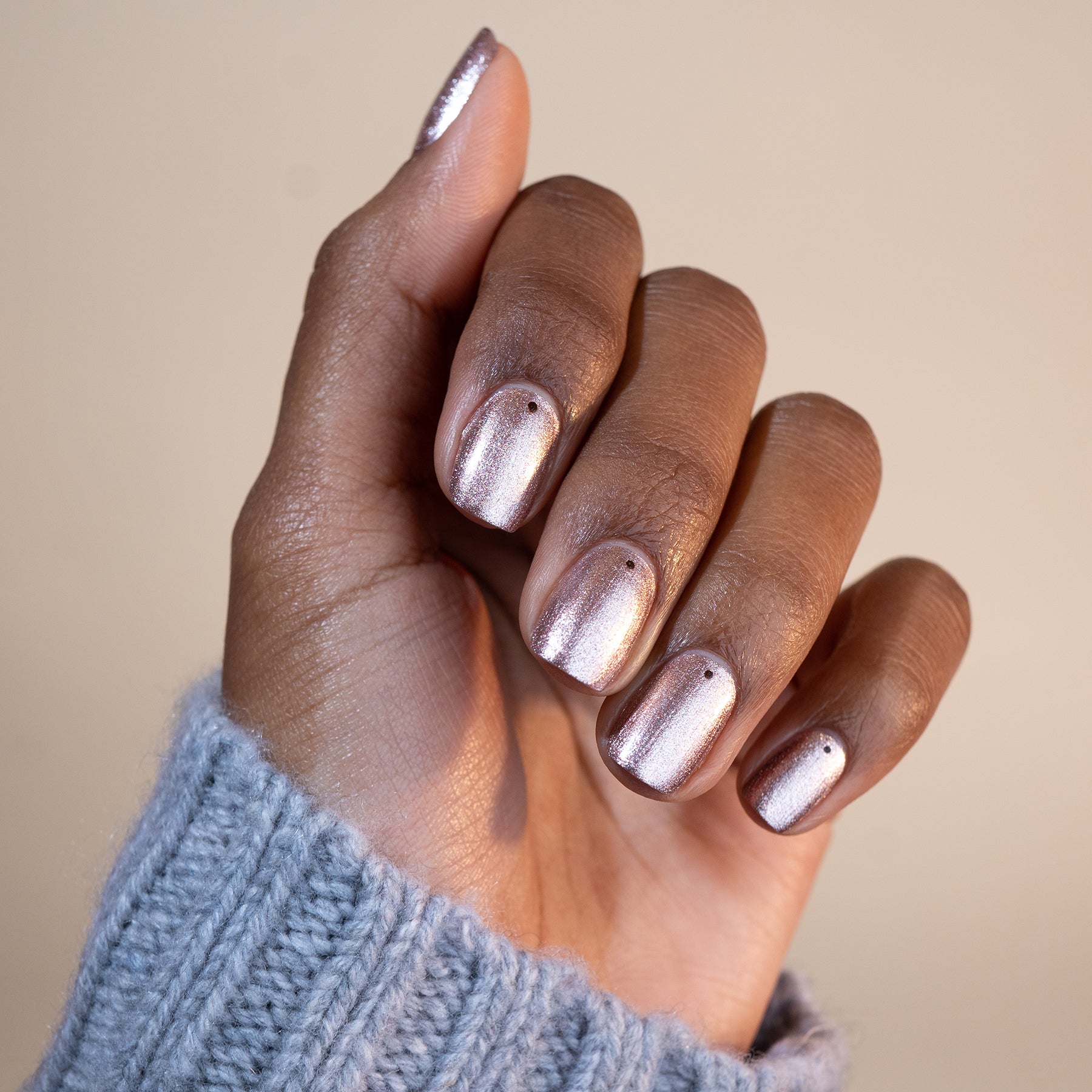manicurist-green-cosmic-rose-vernis-rose-champagne-iris image 2