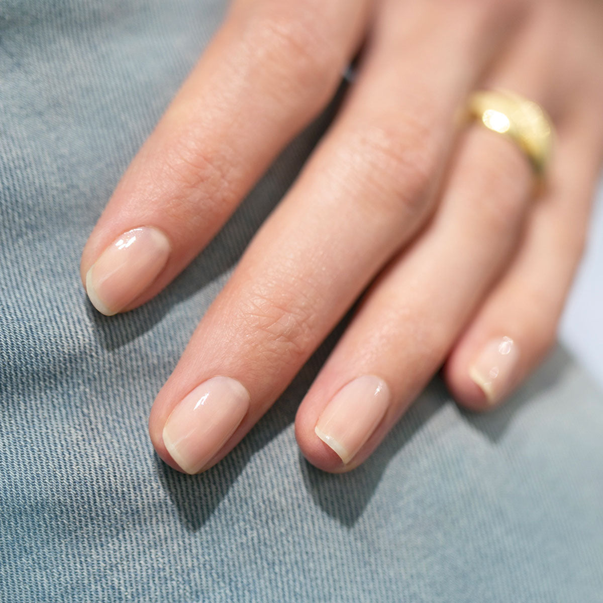 manicurist-green-flash-vernis-semi-permanent-beige-nude-transparent image 3