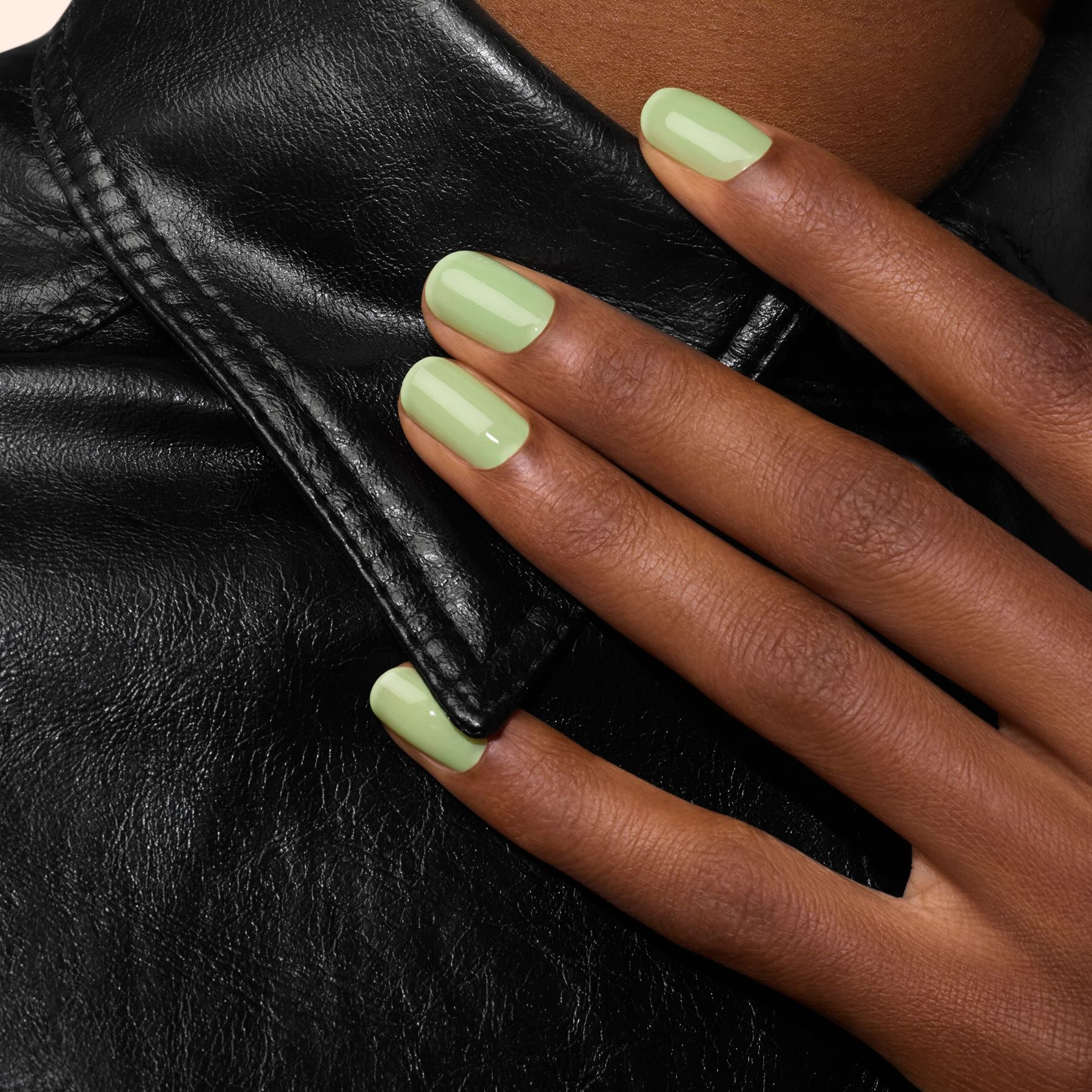manicurist-green-flash-milky-matcha-vernis-semi-permanent-15ml-vert image 2