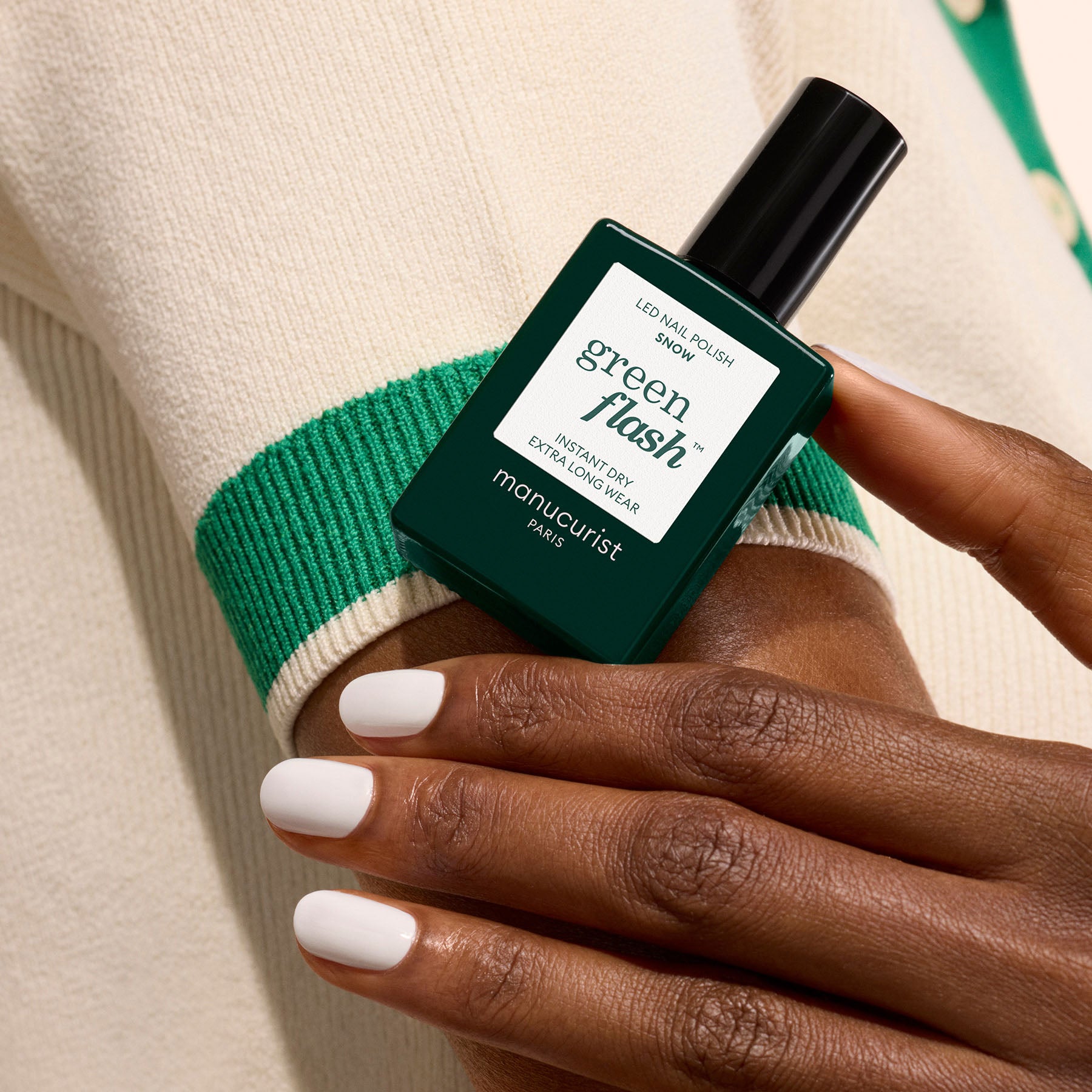 manicurist-green-flash-snow-vernis-semi-permanent-blanc-opaque image 4