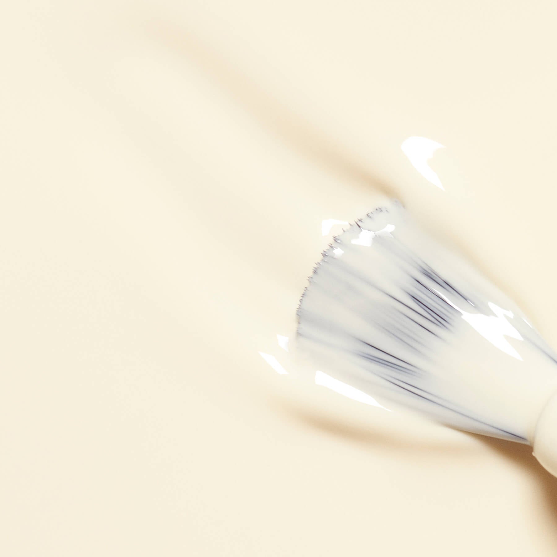 manicurist-green-flash-shell-vernis-semi-permanent-blanc-cass image 5