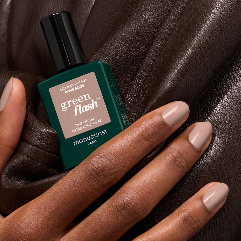 manicurist-green-flash-dove-beige-vernis-semi-permanent-beige image 4