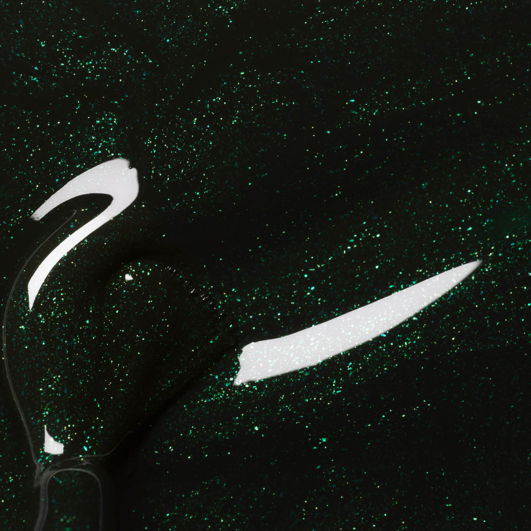 manucurist-green-poison-vernis-ongles-vert-paillet image 5