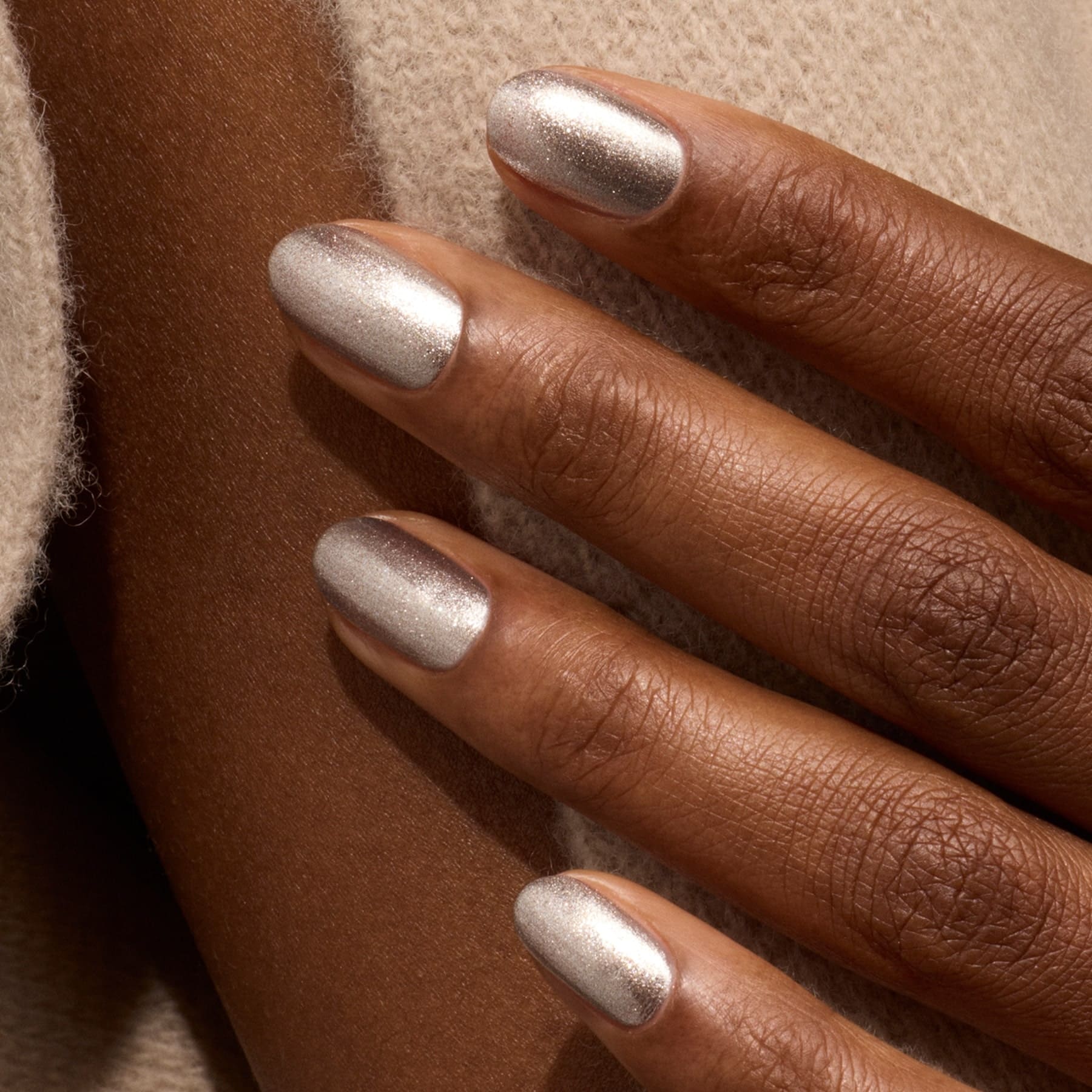 manucurist-green-flash-disco-vernis-semi-permanent-argent-paillet image 3