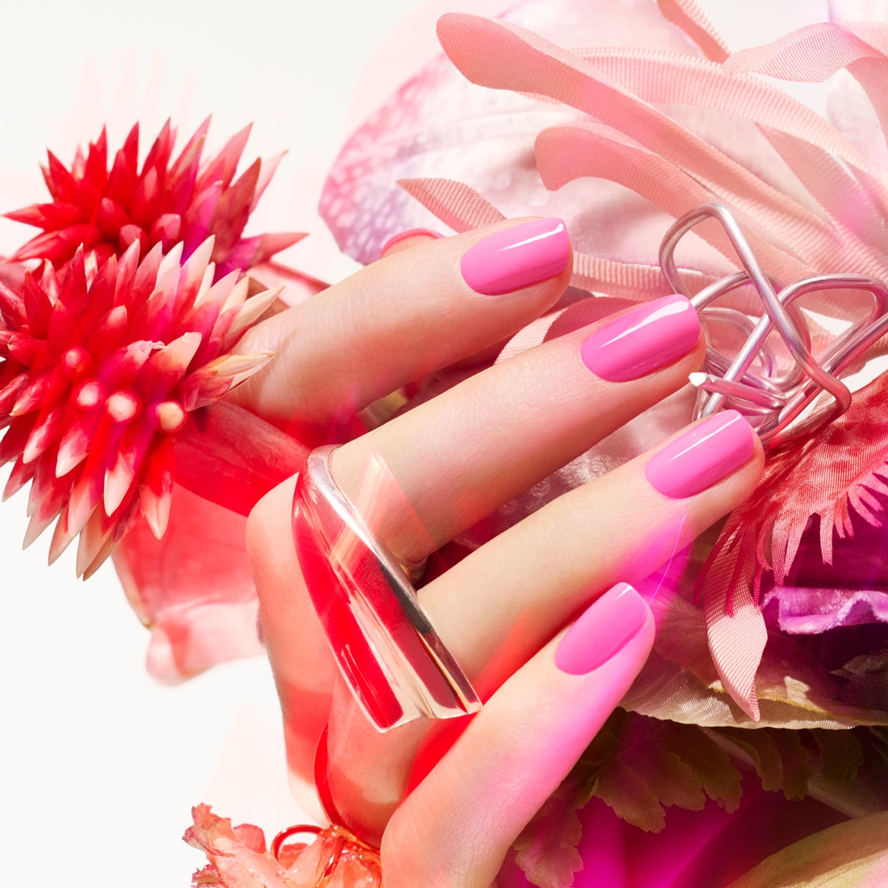 manicurist-green-flash-bloom-vernis-semi-permanent-rose-n-on image 3