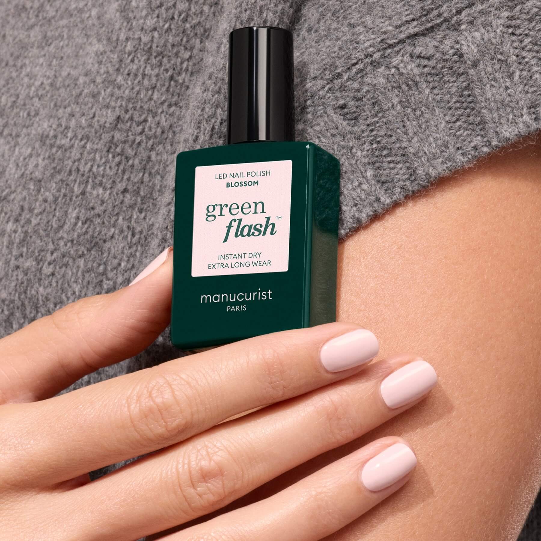 manicurist-green-flash-blossom-vernis-semi-permanent-rose image 4