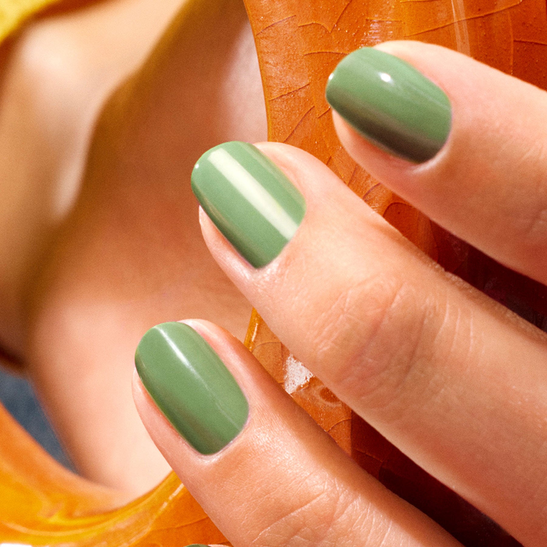 manucurist-green-flash-vernis-semi-permanent-artichaut-vert-opaque image 3