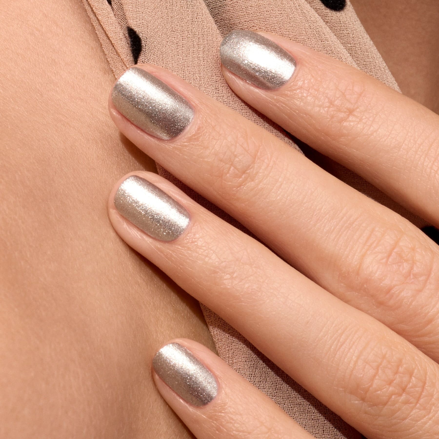 manucurist-green-flash-disco-vernis-semi-permanent-argent-paillet image 2