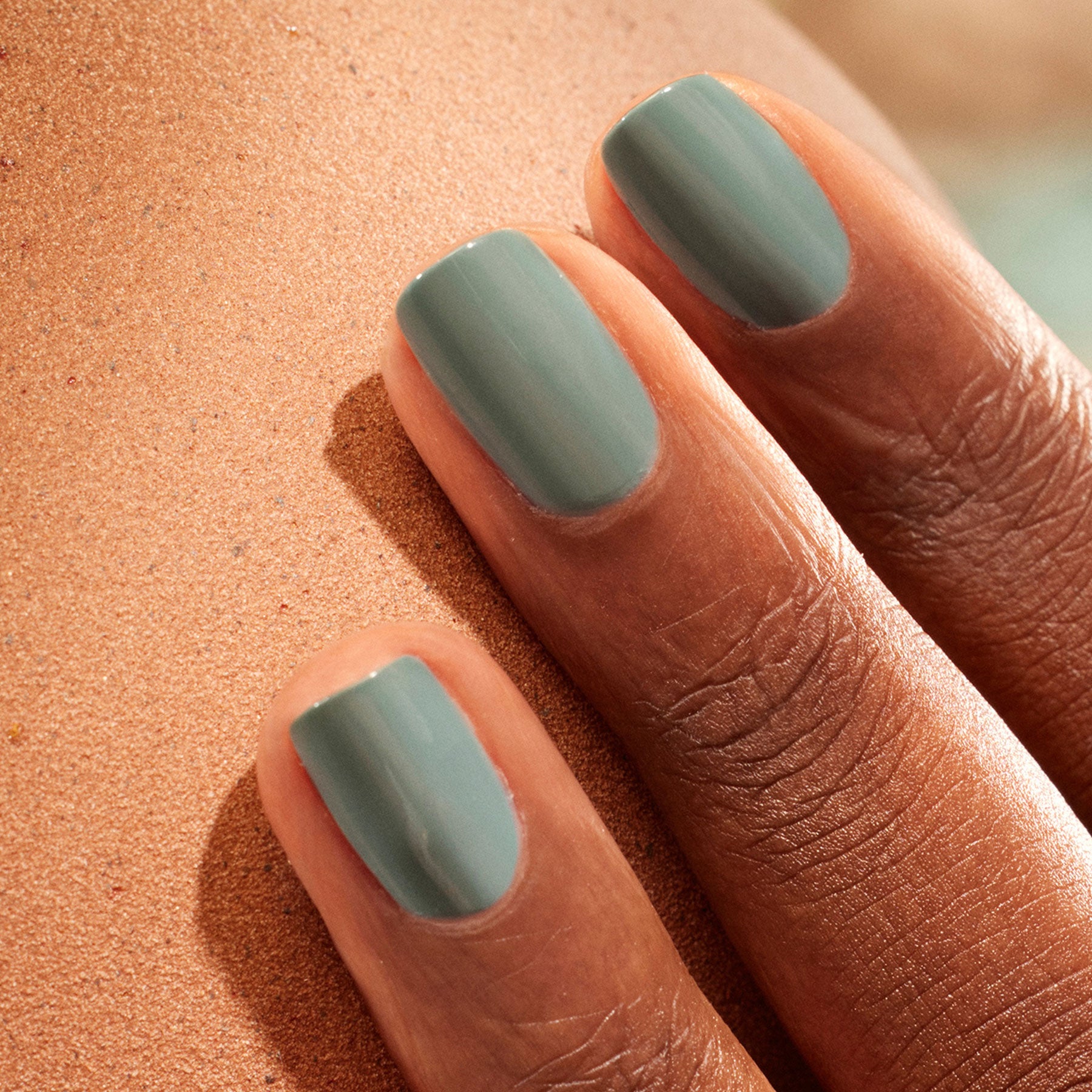 manucurist-green-flash-vernis-semi-permanent-sauge-gris-vert image 2