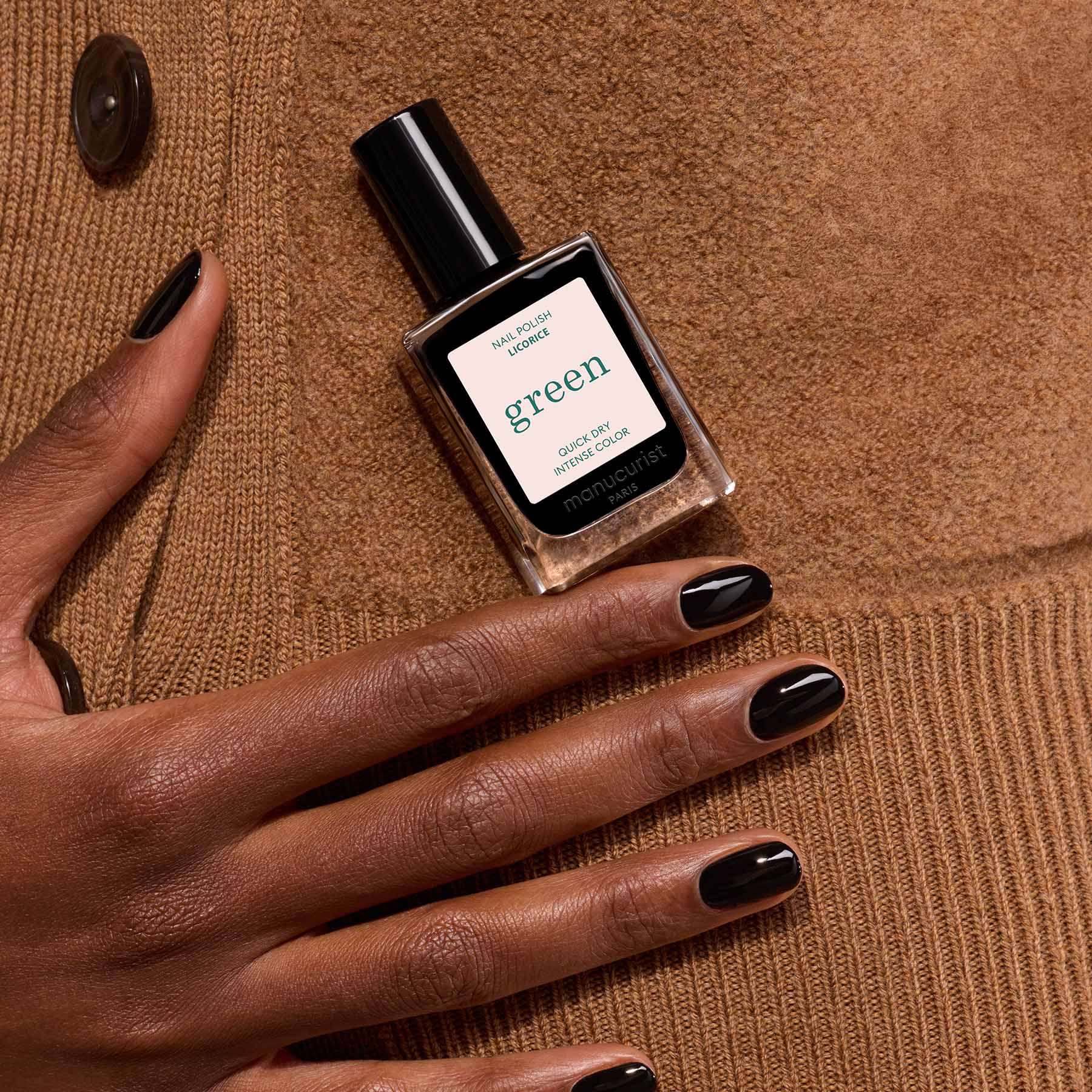 manicurist-green-licorice-vernis-ongles-noir-opaque image 3
