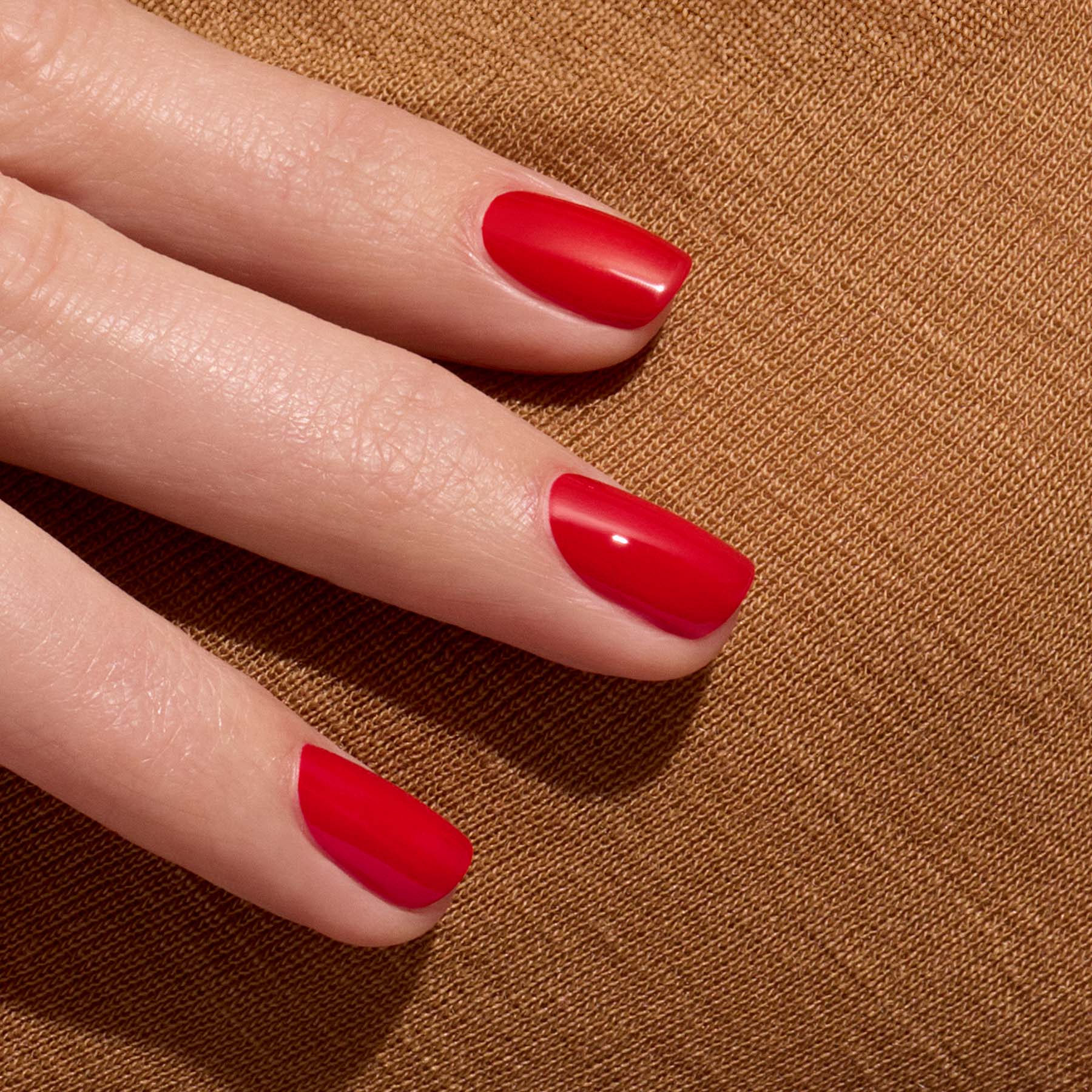 manucurist-green-flash-poppy-red-vernis-semi-permanent-rouge-vif image 2