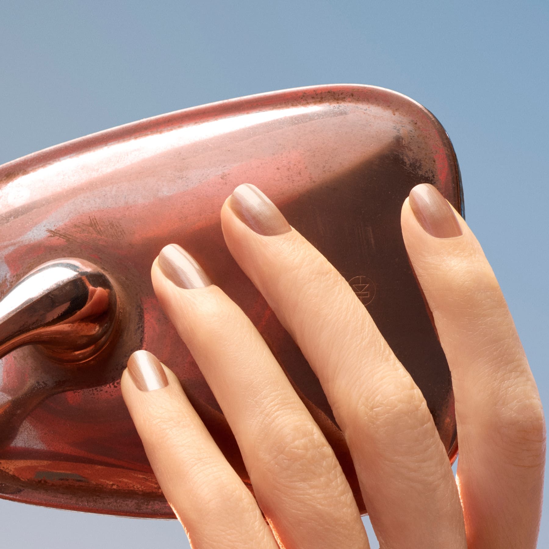 manicurist-green-sandstone-vernis-marron-clair-nacr-latt-iris image 3