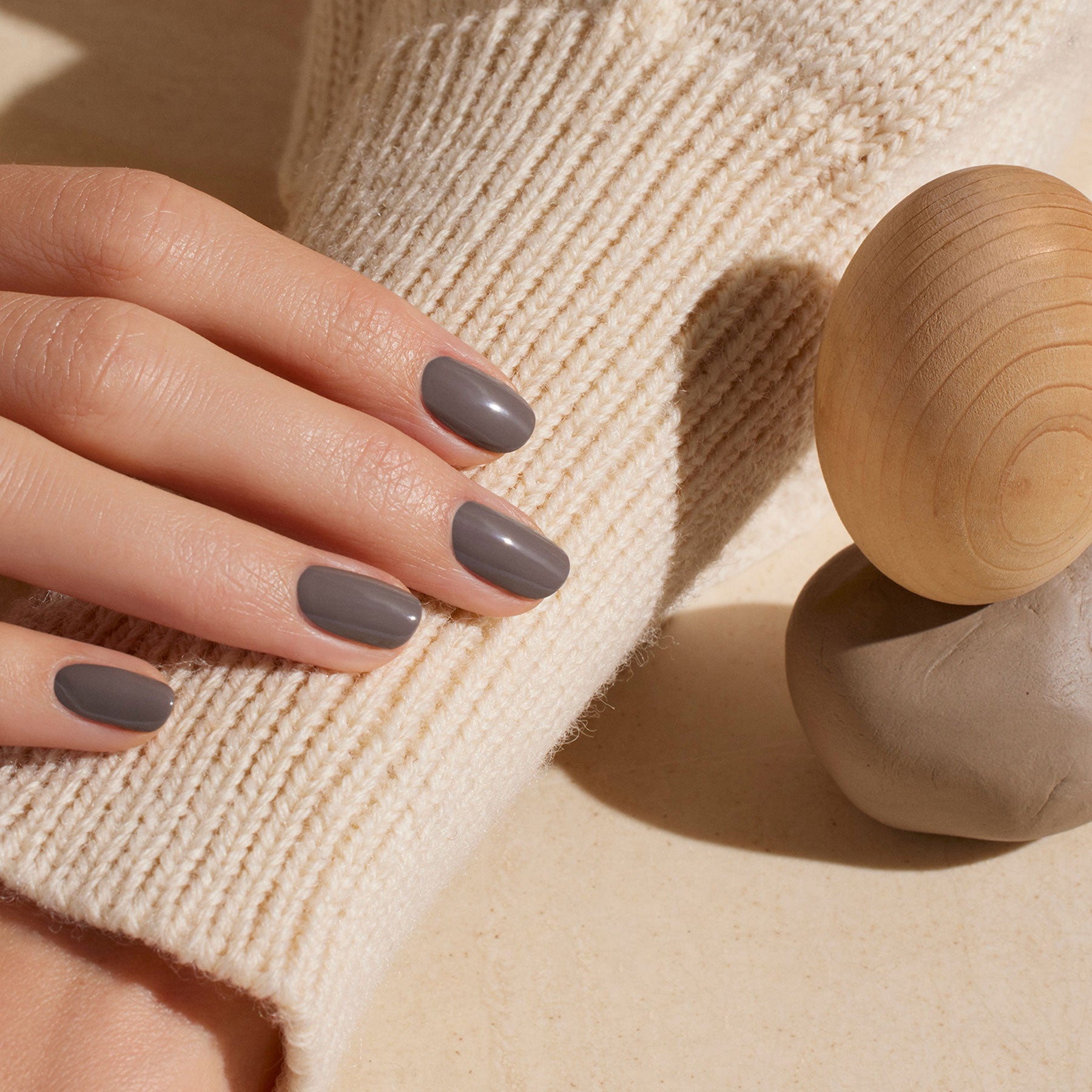 manucurist-green-vernis-ongles-clay-taupe-opaque image 2