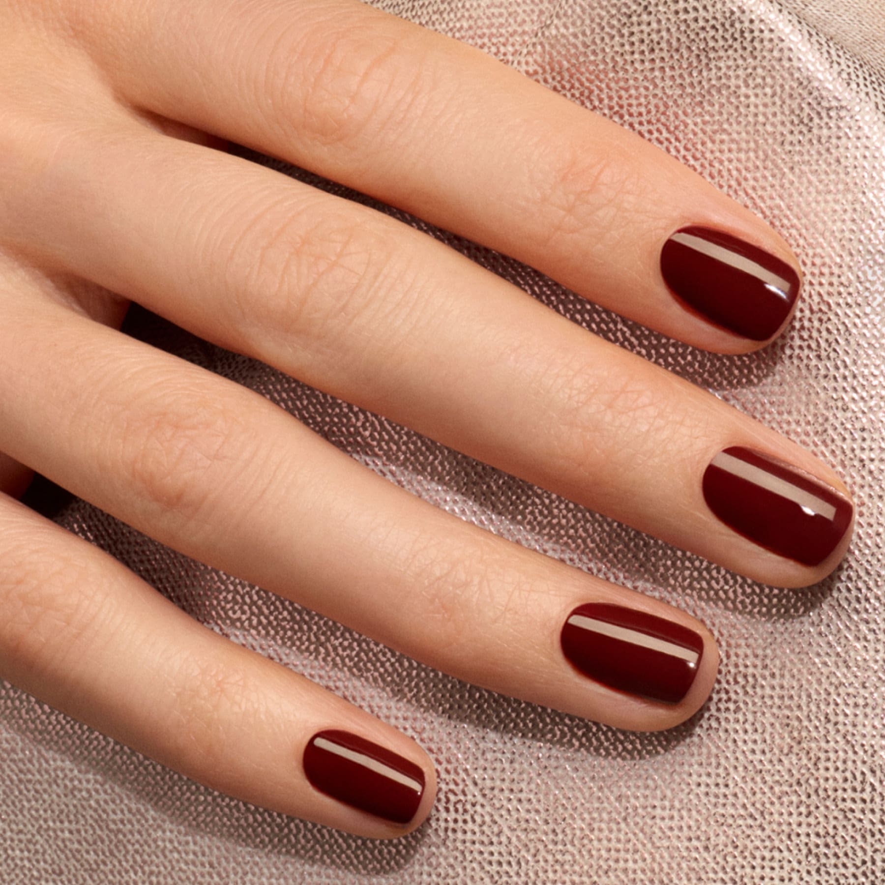 manicurist-green-flash-grenat-vernis-semi-permanent-bordeaux image 2