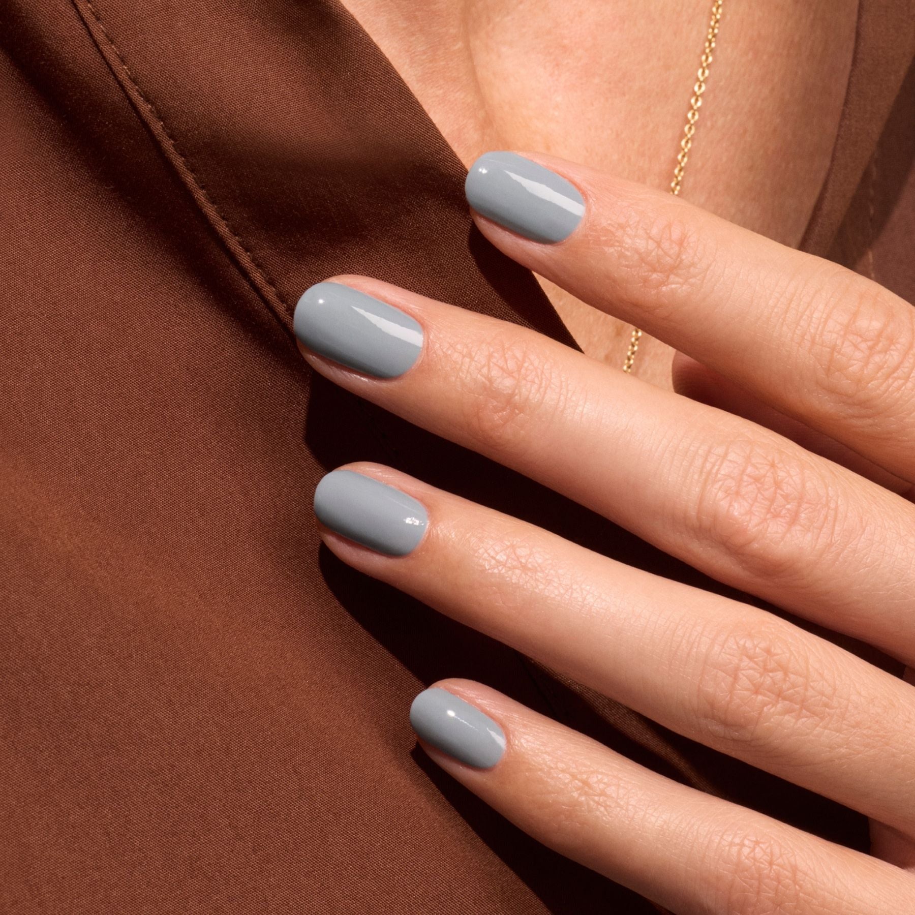 manicurist-green-mist-grey-vernis-ongles-bleu-gris image 4