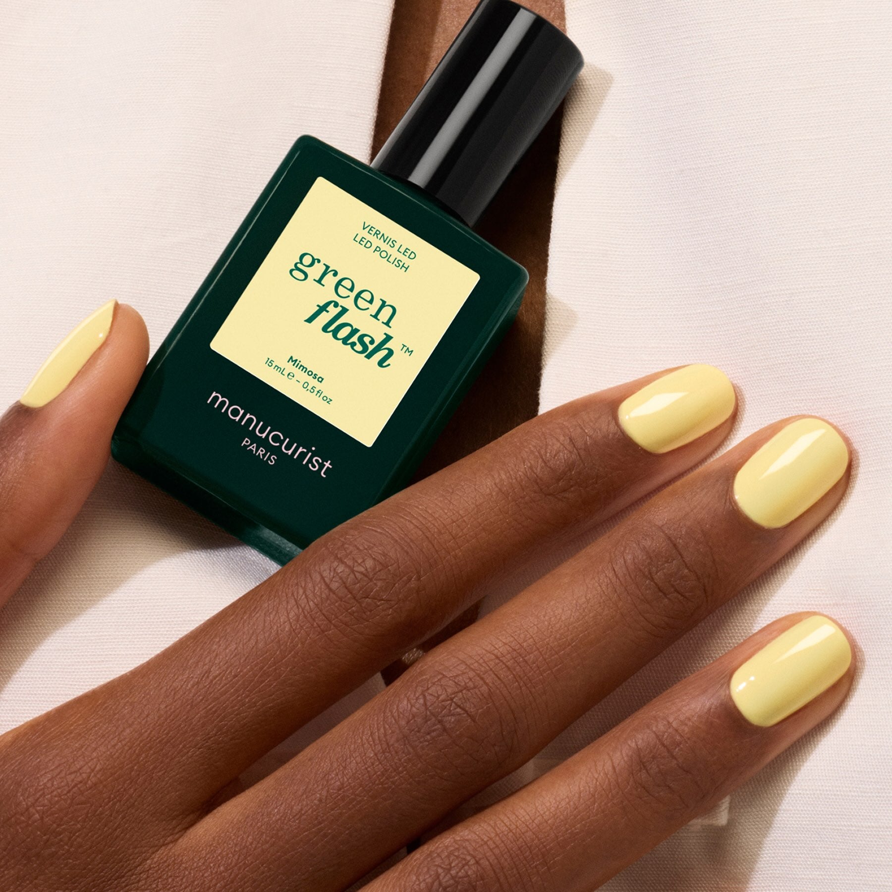 manicurist-green-flash-vernis-semi-permanent-mimosa-jaune-pastel image 5