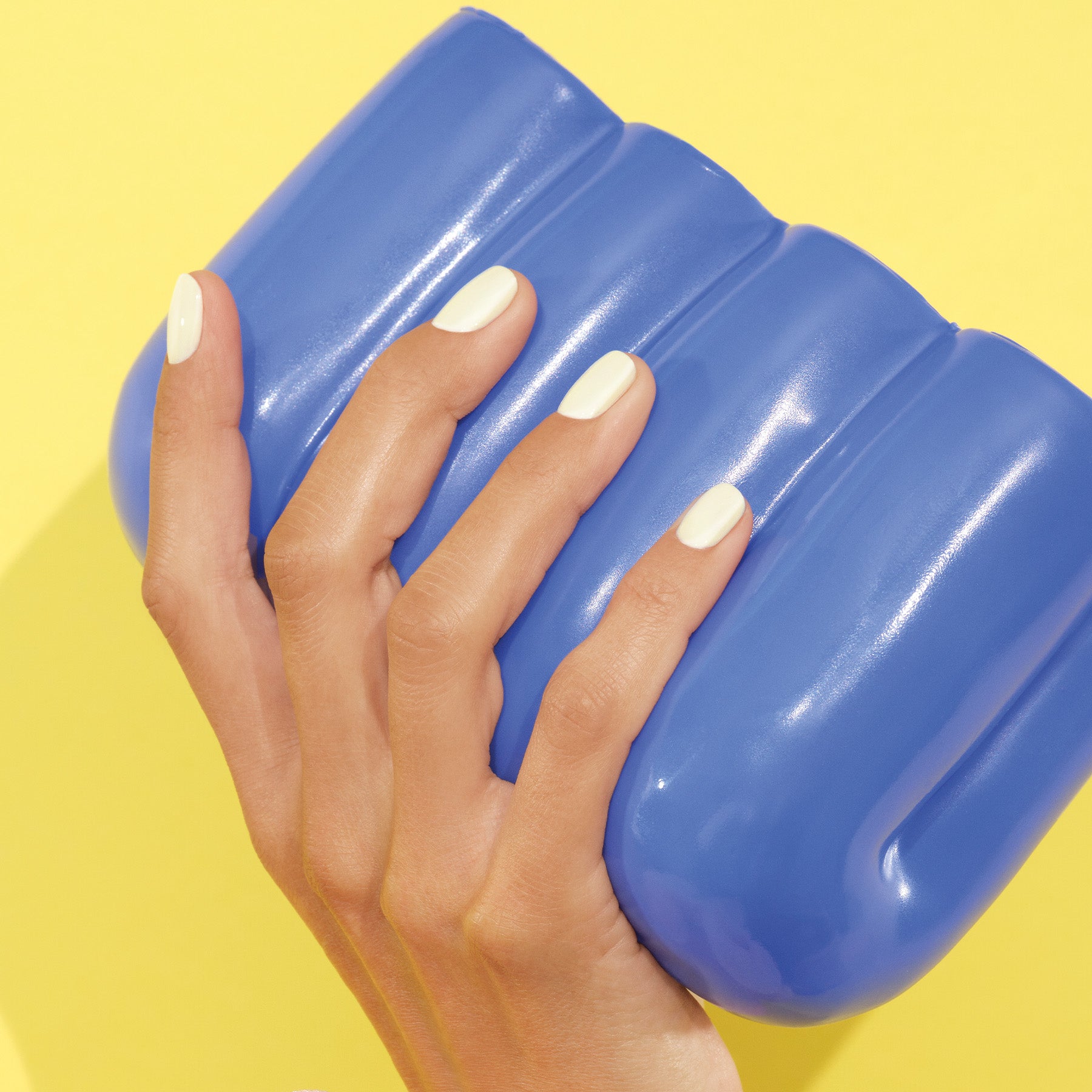 manicurist-green-porcelaine-vernis-ongles-blanc-cass-opaque image 3