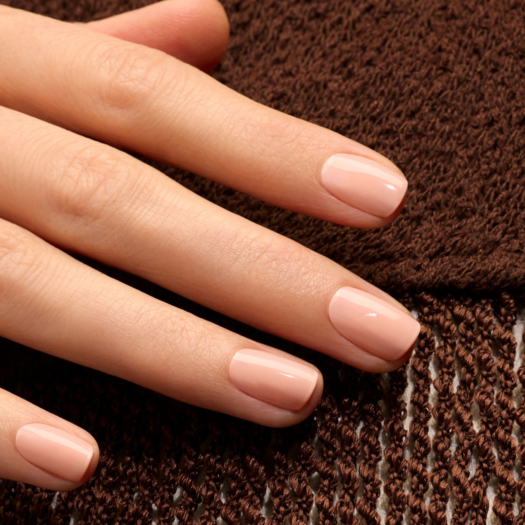 manicurist-green-milky-peach-vernis-p-che-opaque image 3