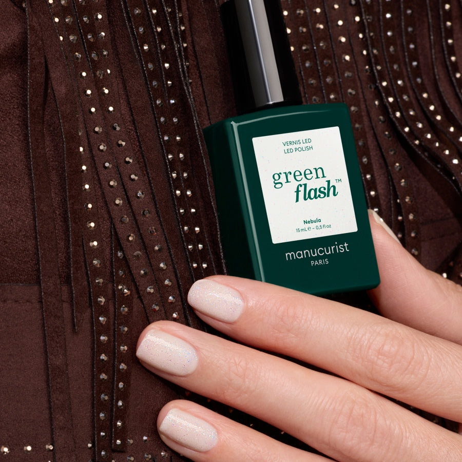 manicurist-green-flash-nebula-vernis-semi-permanent-blanc-iris image 3