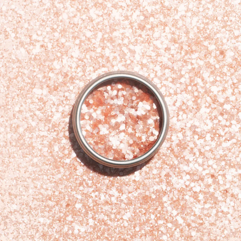 manicurist-blush-paillettes-biod-gradables-nail-art image 1