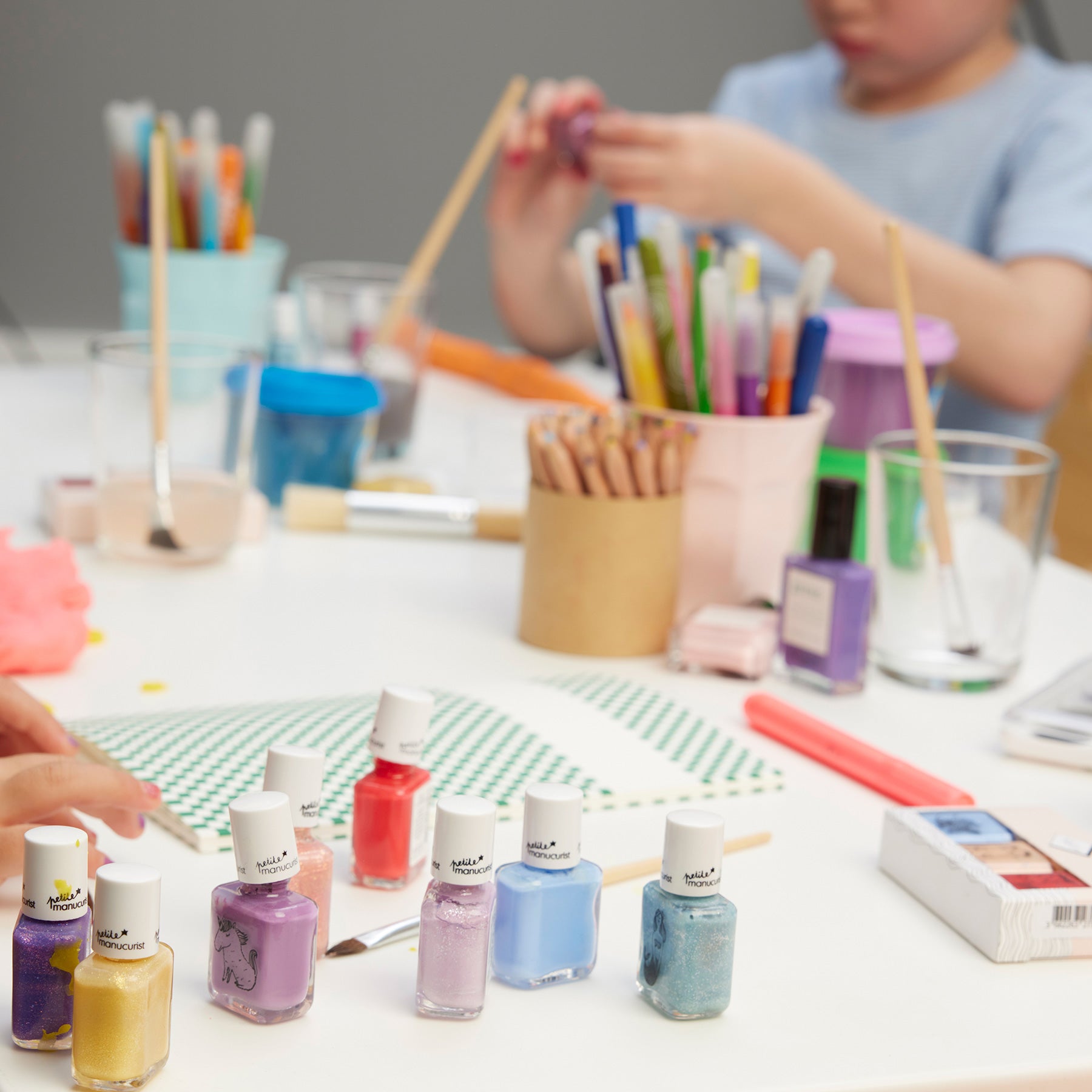 manicurist-bonnie-la-sir-ne-vernis-enfant-bleu-paillet image 4