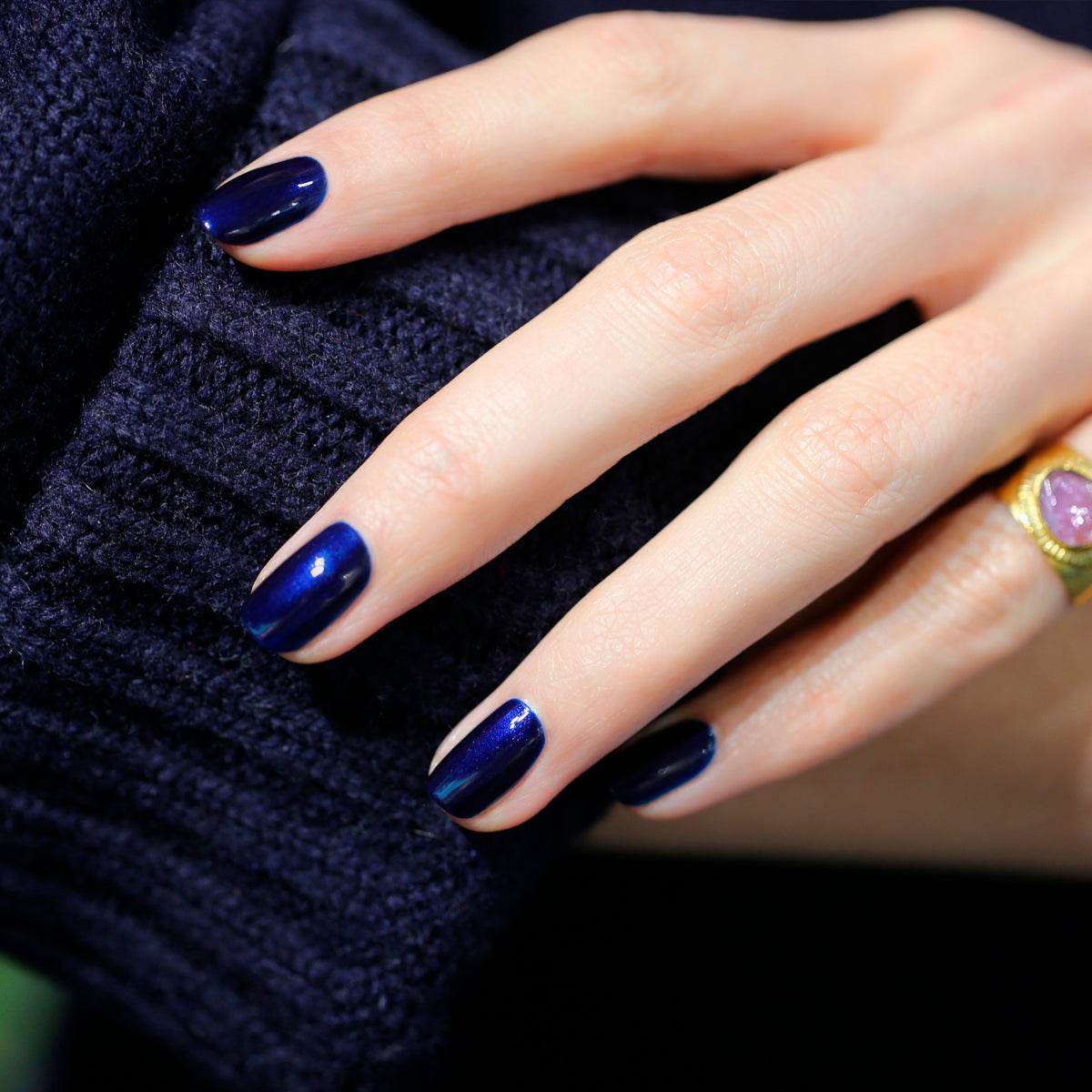 manicurist-green-flash-dark-night-vernis-semi-permanent-bleu-iris image 2