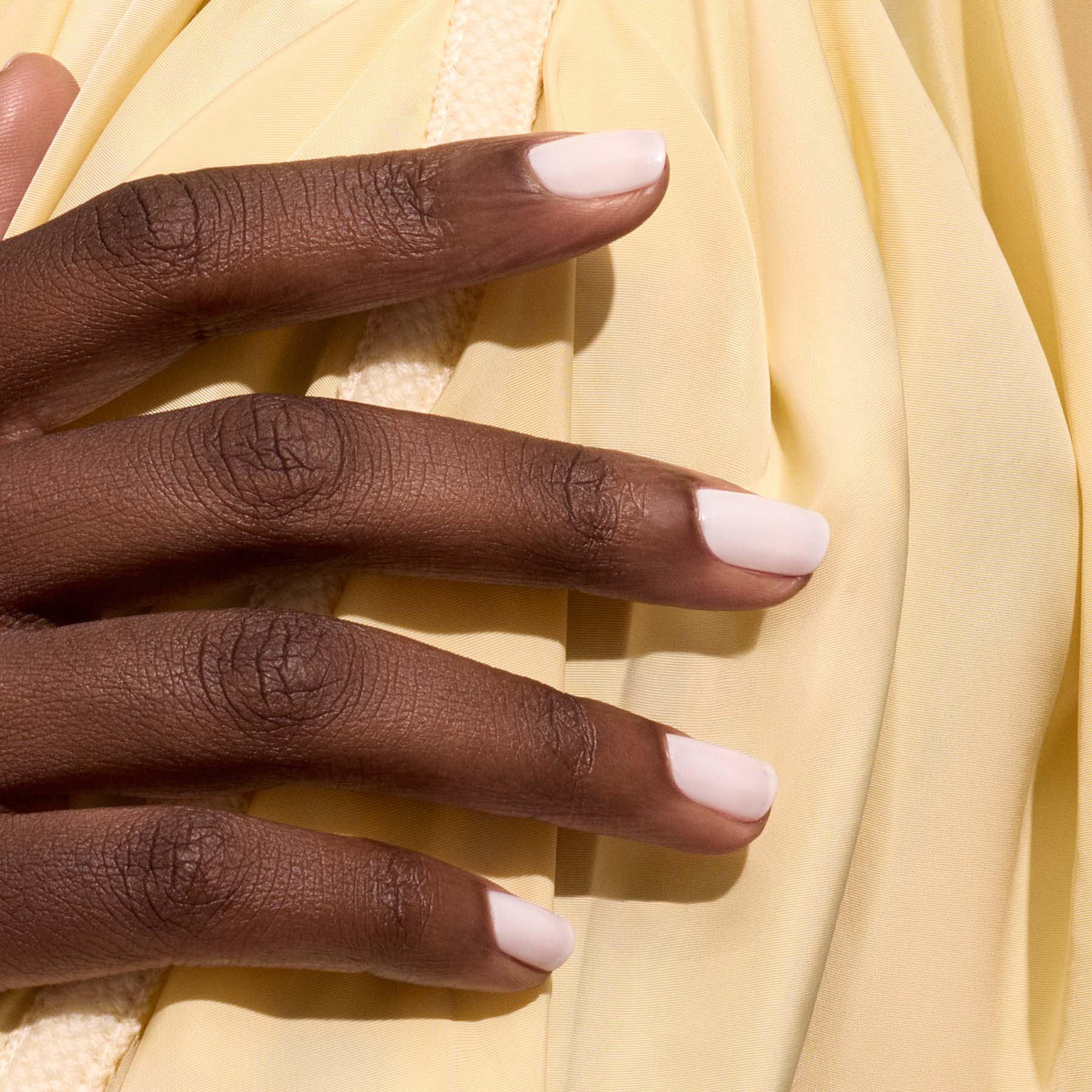 manicurist-green-flash-milky-white-vernis-blanc-laiteux-l-ger image 4