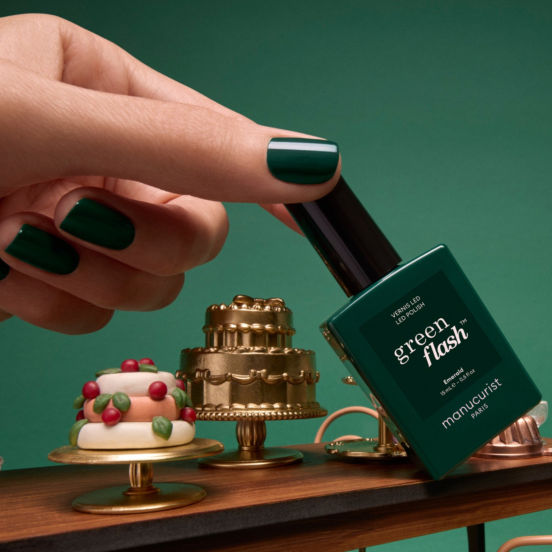 manicurist-green-flash-vernis-semi-permanent-emerald-vert-sapin image 4