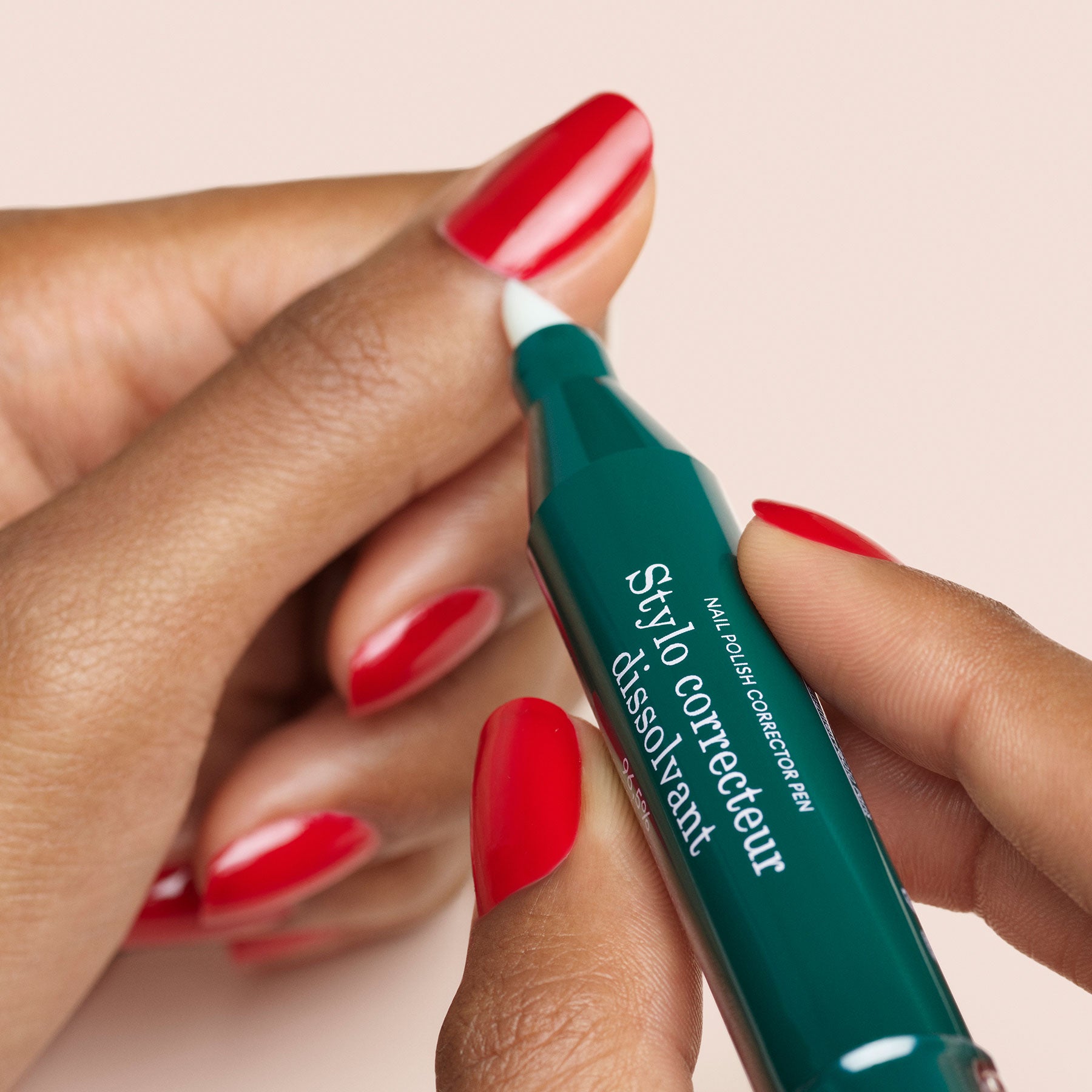 manucurist-green-flash-stylo-correcteur-dissolvant-3-mines image 4