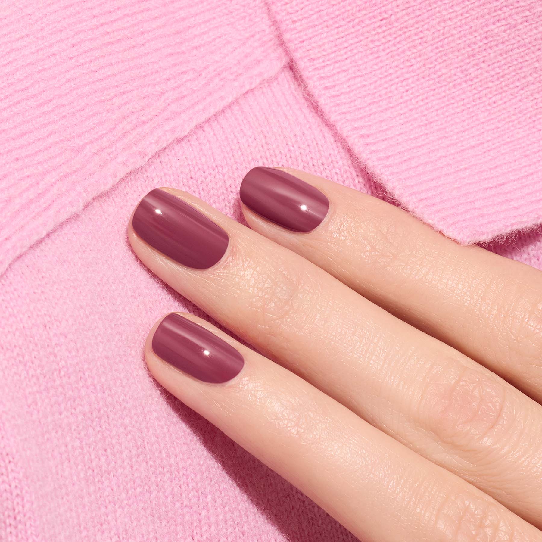 manicurist-green-flash-victoria-plum-vernis-semi-permanent-prune image 2