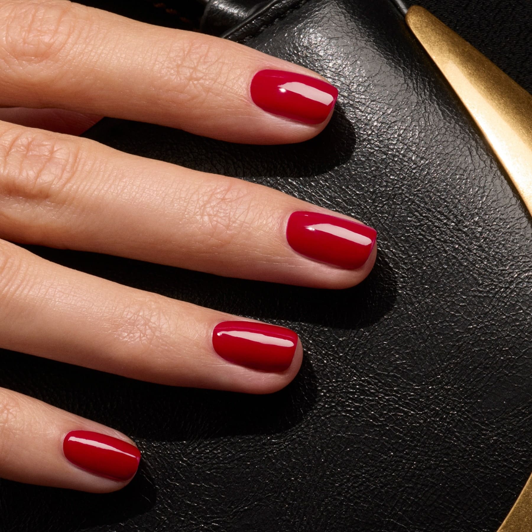 manicurist-green-dark-dahlia-vernis-ongles-rouge-fonc image 3