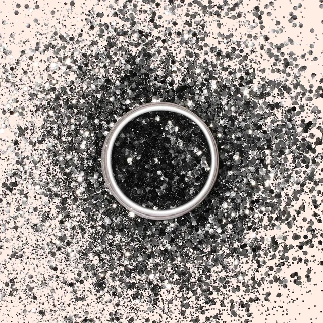 manicurist-black-diamond-paillettes-biod-gradables-ongles image 1