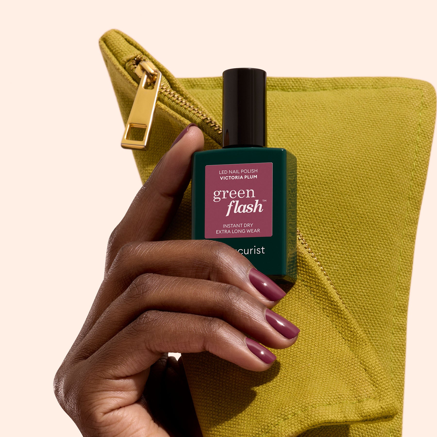 manicurist-green-flash-victoria-plum-vernis-semi-permanent-prune image 4