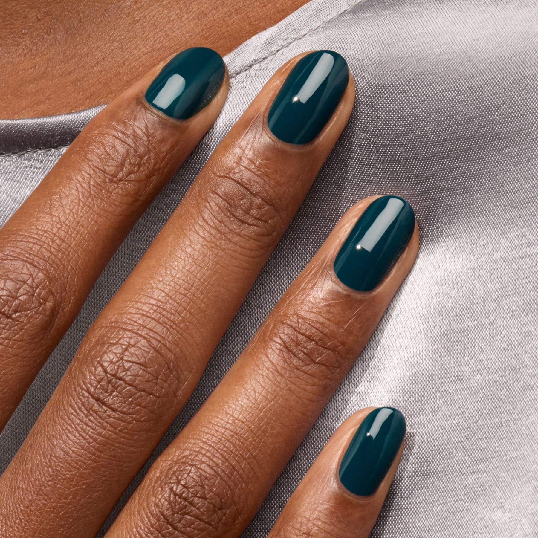 manicurist-green-flash-vernis-semi-permanent-dark-clover-bleu-canard image 2