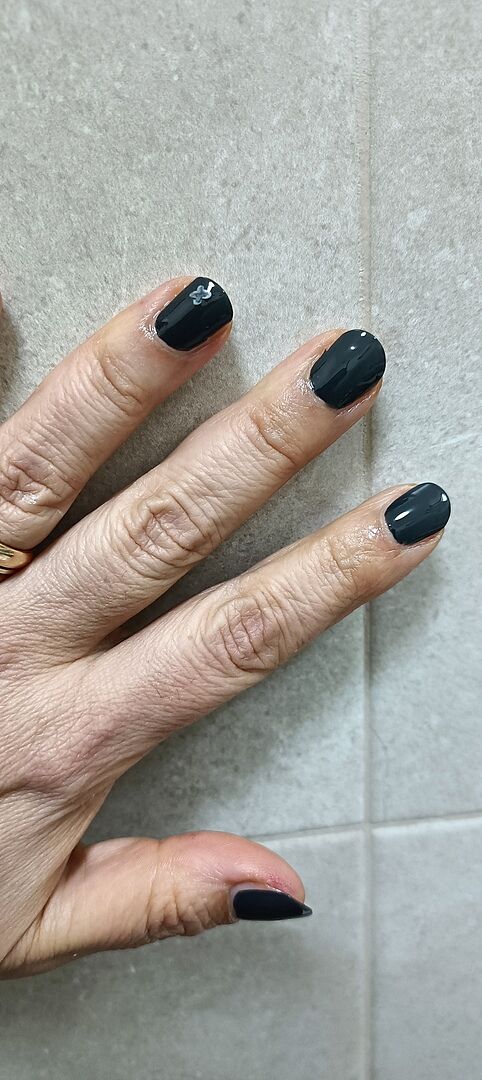 Gris intense
