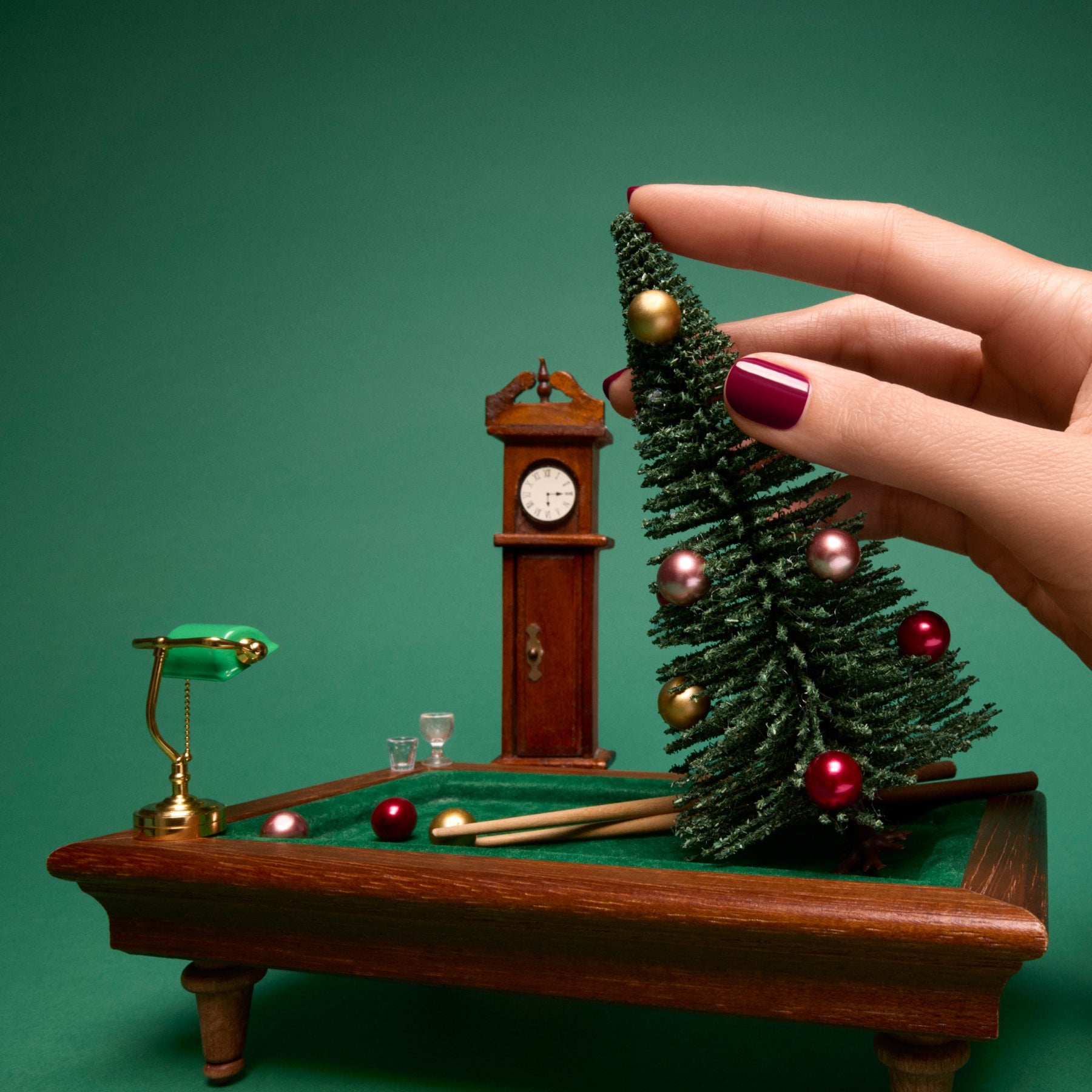 manicurist-green-flash-vernis-semi-permanent-amour-bordeaux image 3