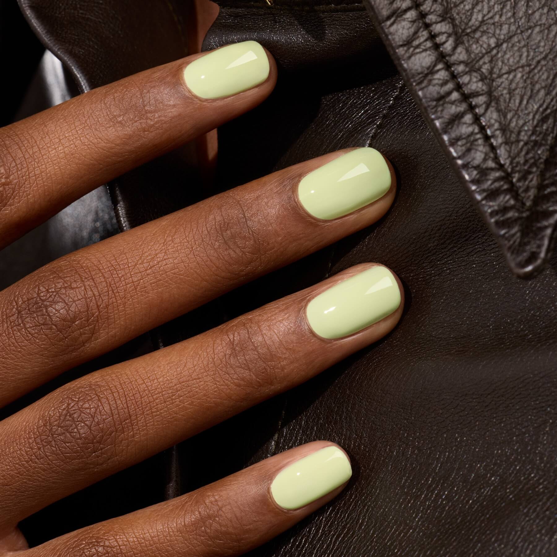 manicurist-green-flash-pistachio-semi-permanent-vert image 2