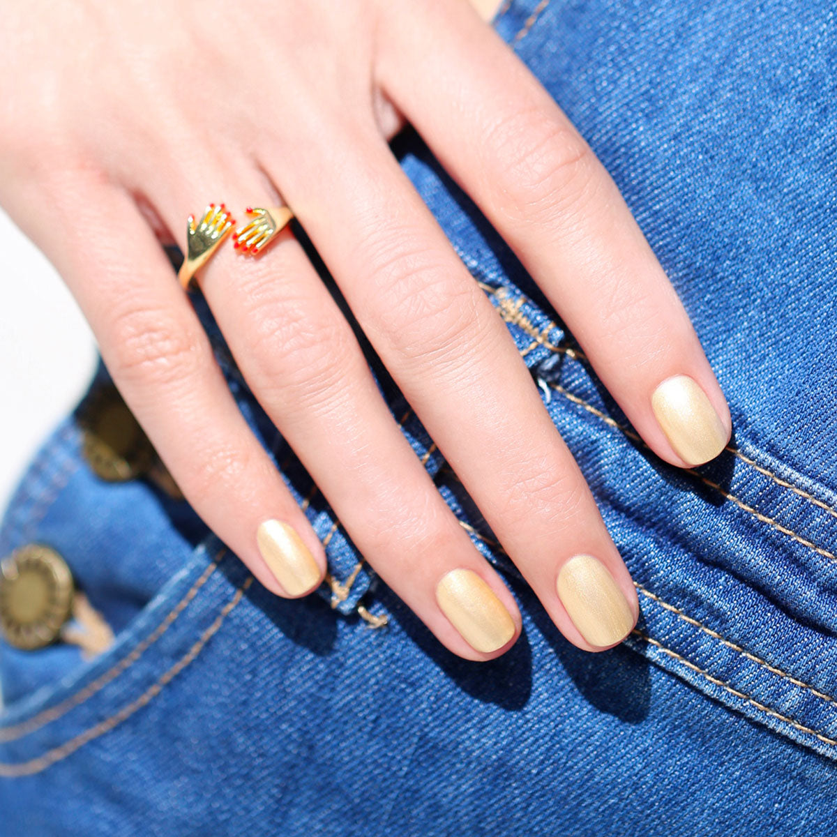 manicurist-green-flash-gold-sand-vernis-semi-permanent-jaune-iris image 2